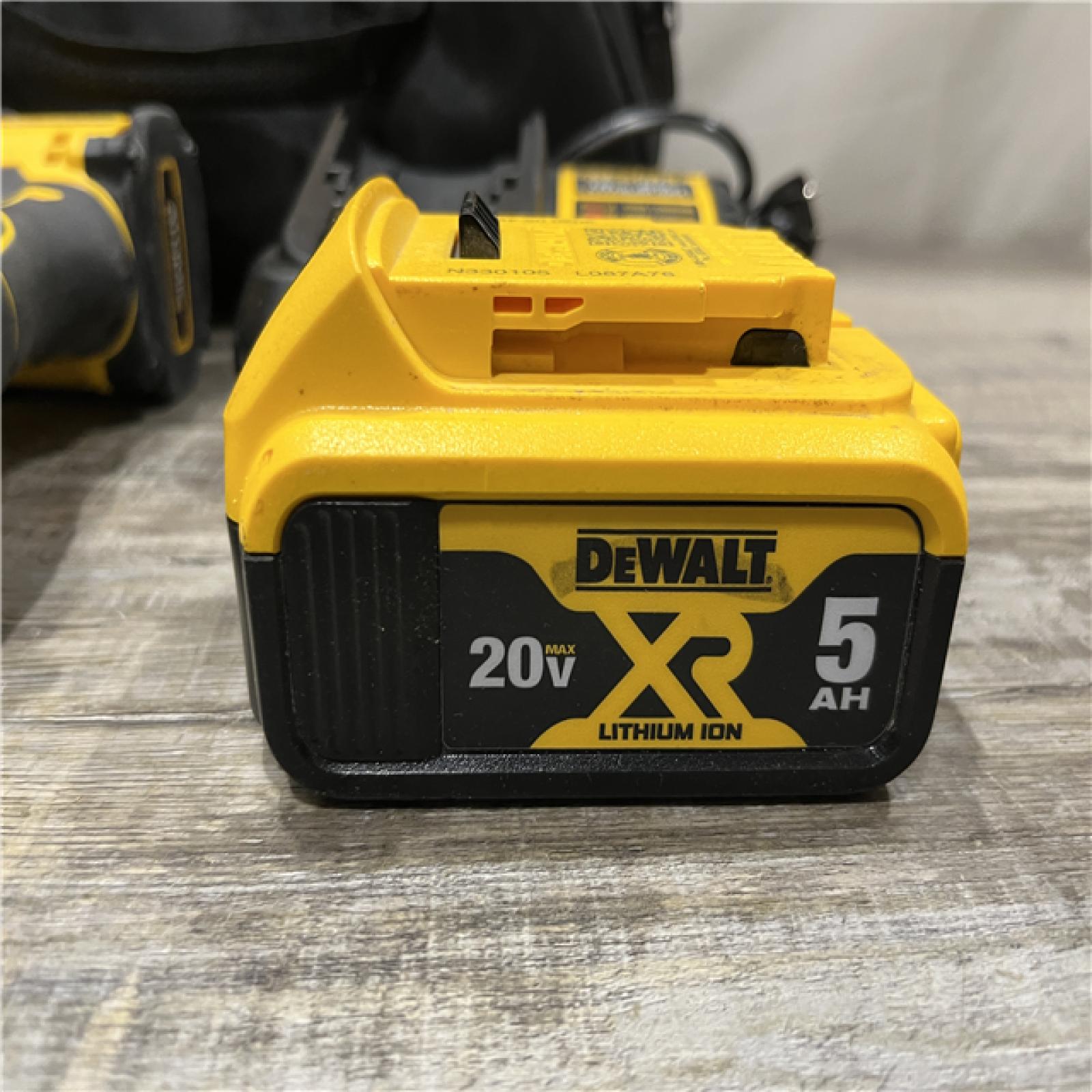 AS-IS DEWALT ATOMIC 20V MAX Lithium-Ion Cordless 1/4 in. Brushless Impact Driver Kit