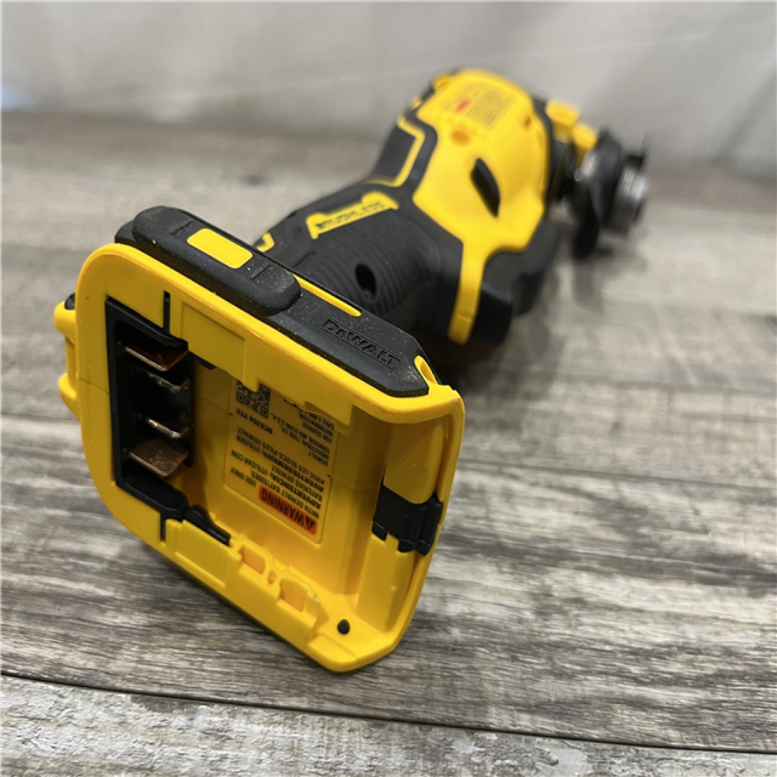 AS-IS DEWALT ATOMIC 20V MAX Cordless Brushless Oscillating Multi Tool Kit