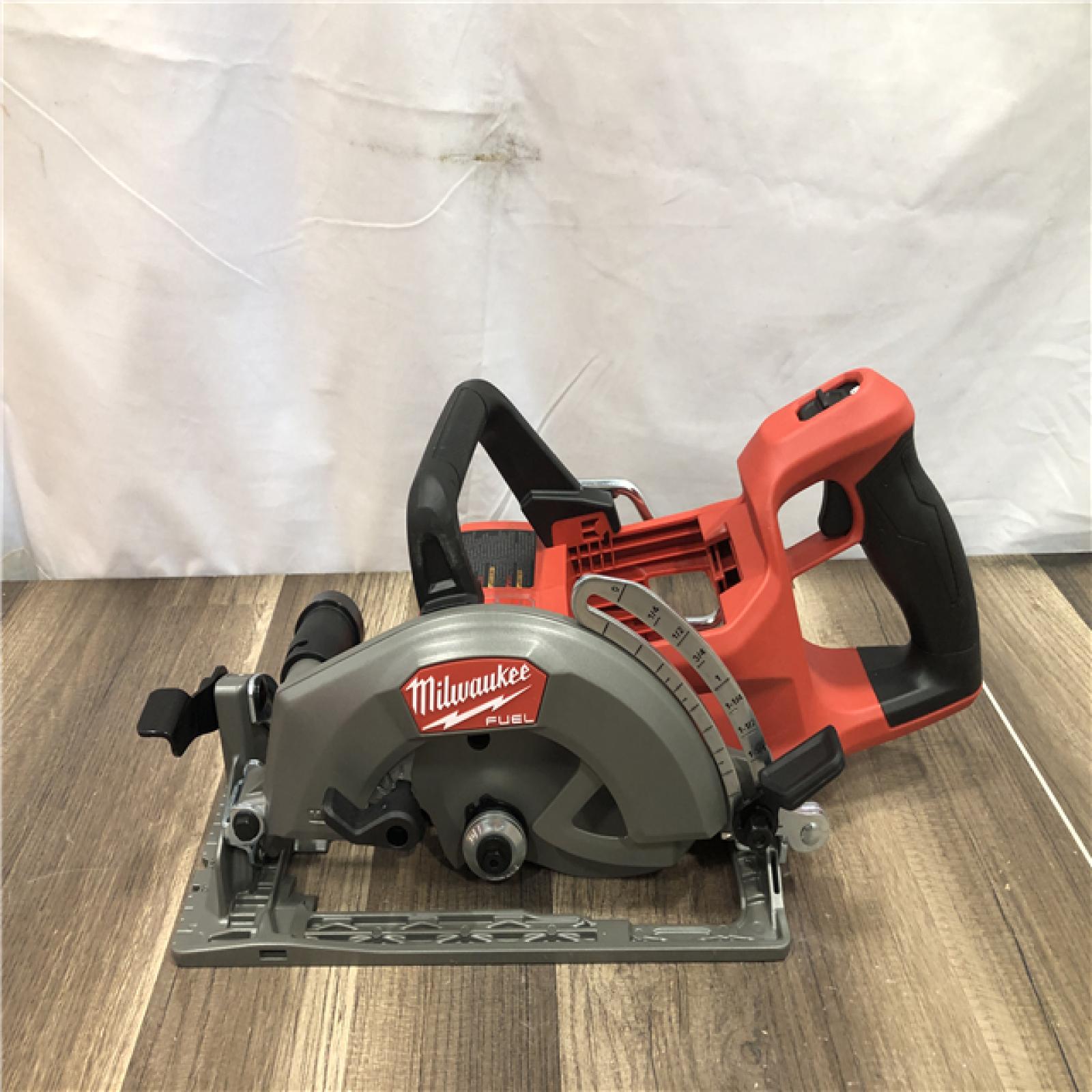 AS-IS Milwaukee  FUEL 18V Lithium-Ion Cordless 7-1/4 in. Rear Handle Circular Saw Kit