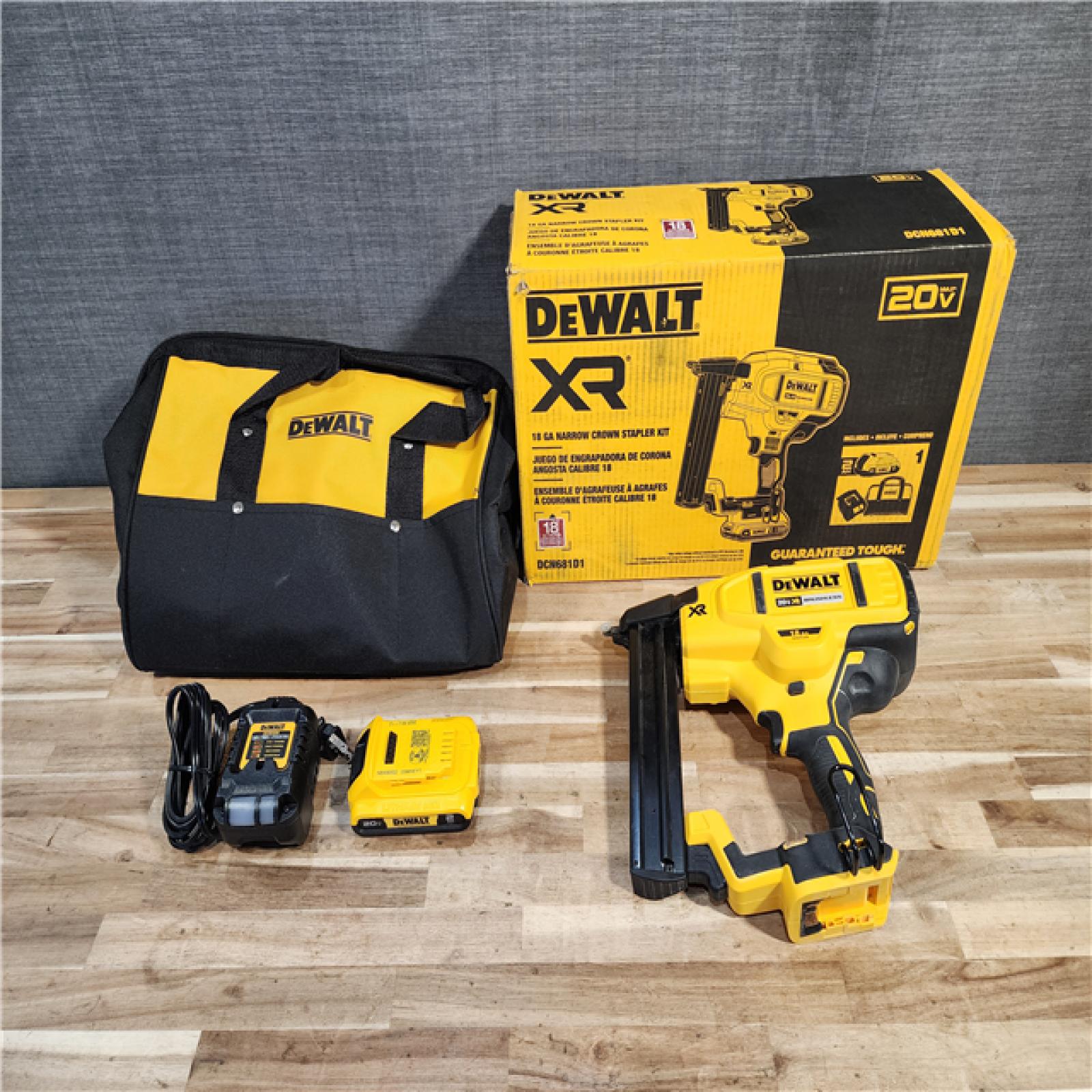 HOUSTON LOCATION - AS-IS DeWALT DCN681D1 20V MAX 18ga Cordless Brushless Narrow Crown Stapler Kit w/ BATTERY & CHARGER