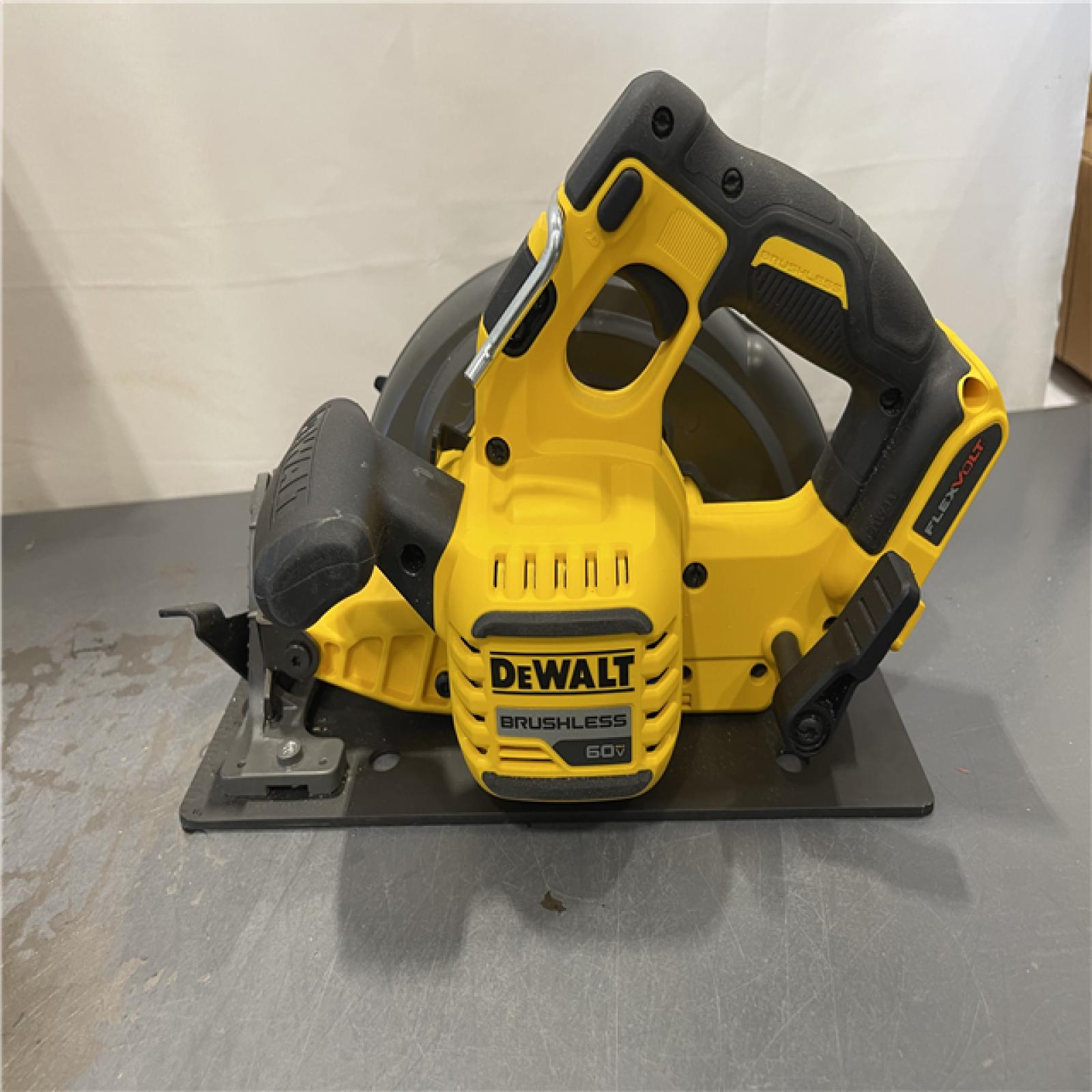 AS-IS - DeWALT FLEXVOLT 60V MAX Cordless Brushless 7-1/4 in. Circular Saw with Brake