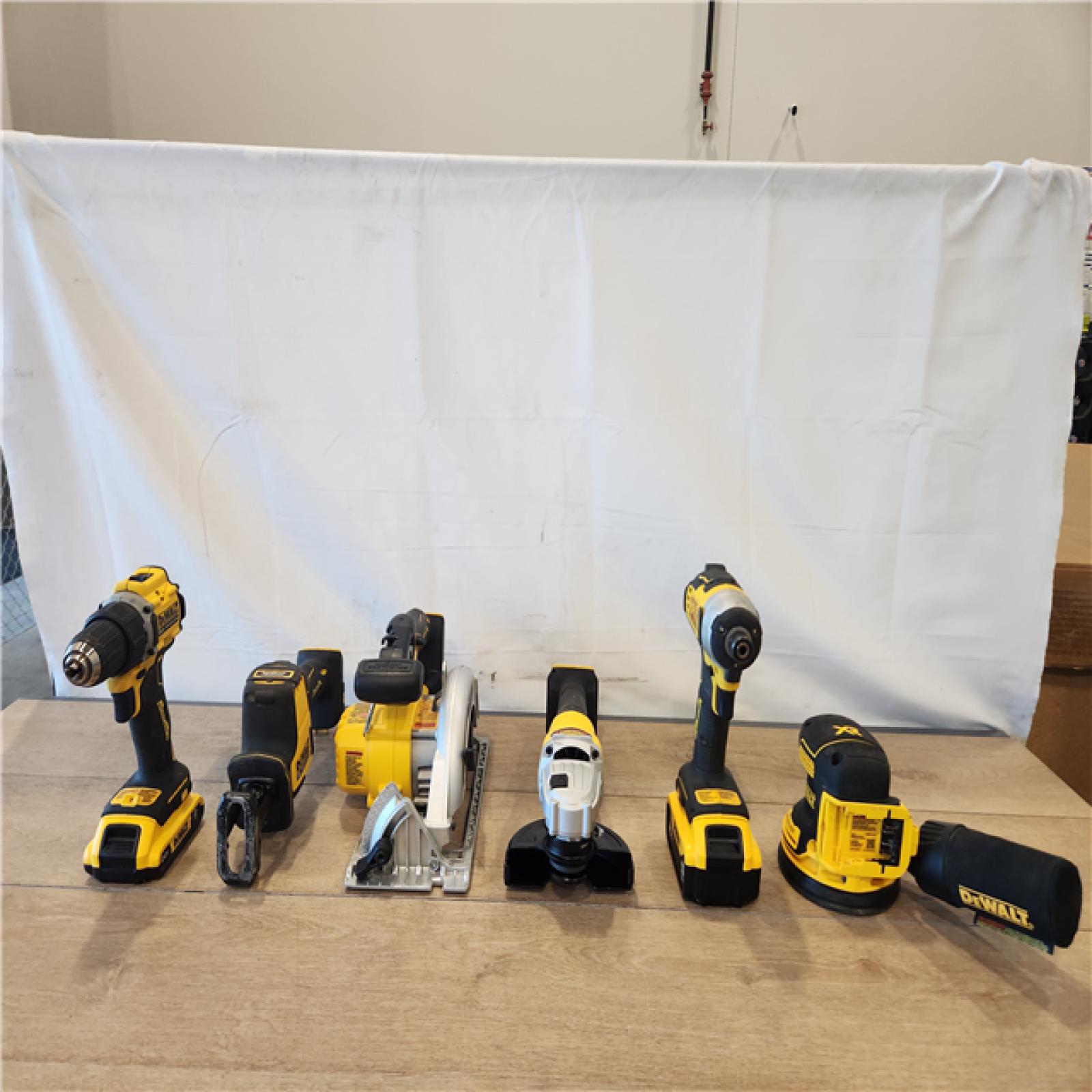 AS-IS- DEWALT 20V Lithium-Ion Cordless 6-Tool Combo Kit with 5.0 Ah and 2.0 Ah Batteries  Charger and Tough System 2.0 Rolling Toolbox