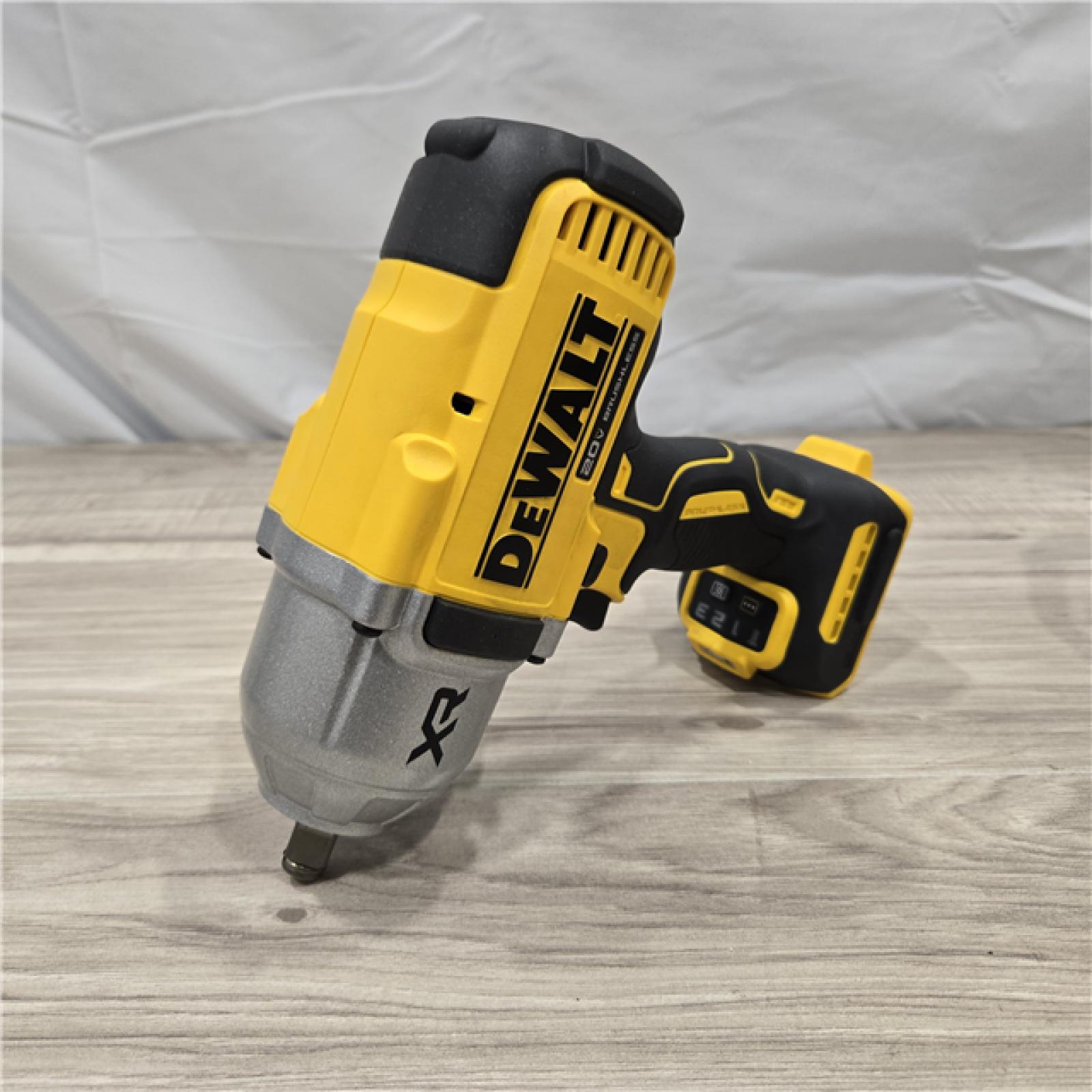LIKE NEW! - Dewalt 20V MAX Cordless Impact Wrench Kit