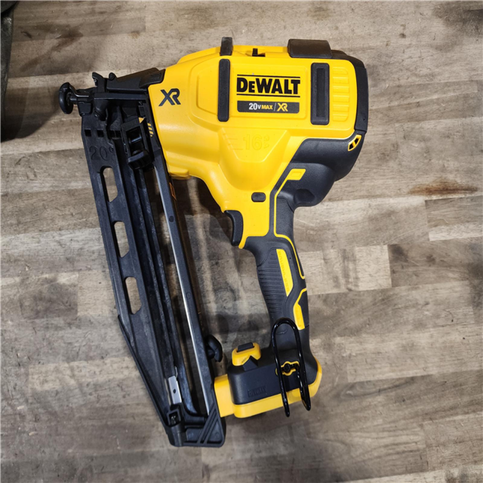 HOUSTON LOCATION - AS-IS DeWalt 20V 16 Gauge Cordless Angled Finish Nailer Kit W/ 2Ah Battery