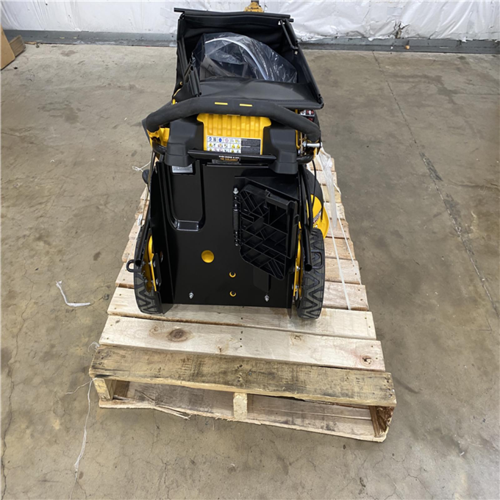 Houston Location AS IS - Dewalt Walk Behind Mower 28in. 711mm
