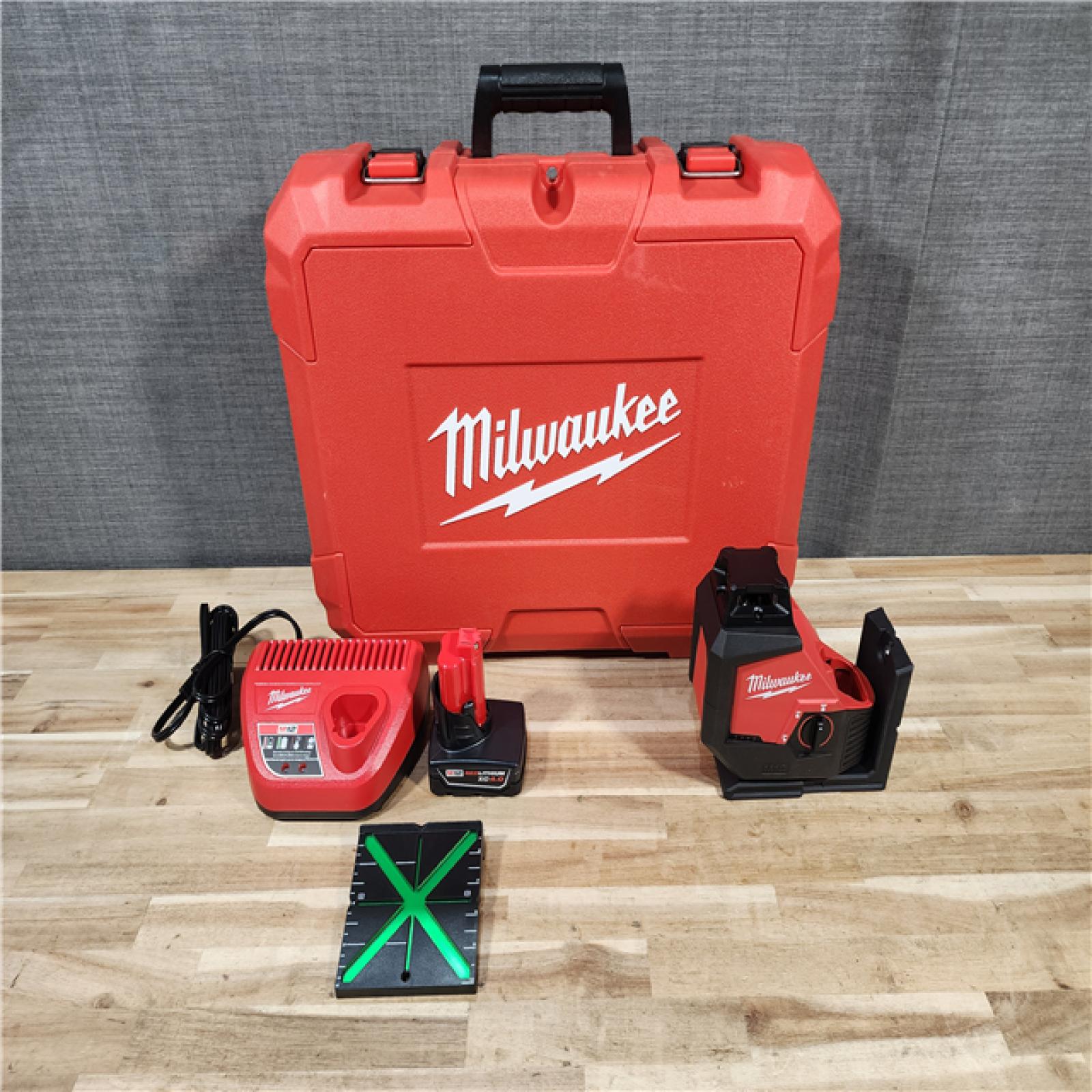 HOUSTON LOCATION - AS-IS (APPEARS LIKE NEW) M12 12-Volt Lithium-Ion Cordless Green 360-Degree Single Plane Laser Level Kit