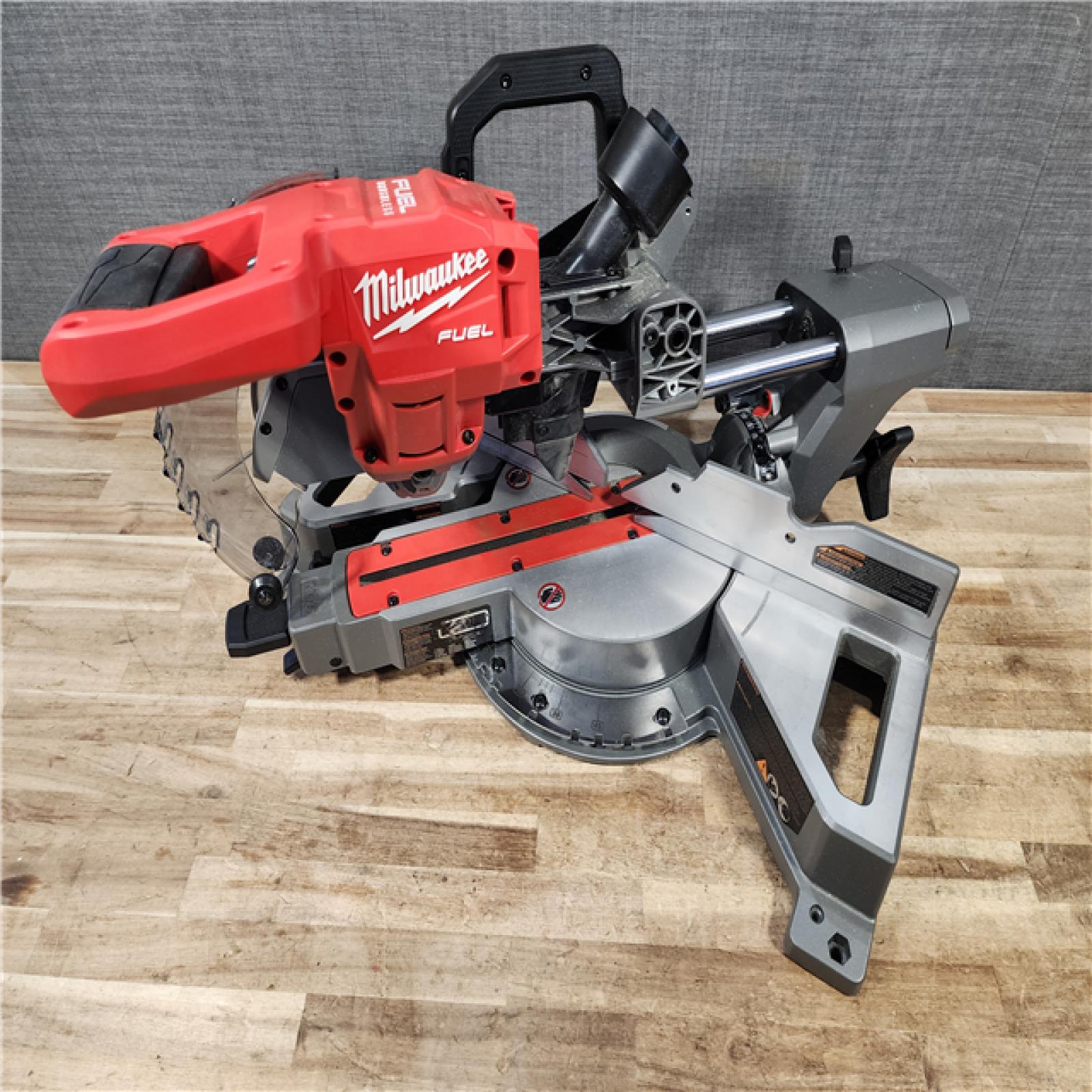 HOUSTON LOCATION - AS - IS Milwaukee 2733-20 M18 Fuel 7-1/4 Dual Bevel Sliding Compound Miter Saw  Tool Only