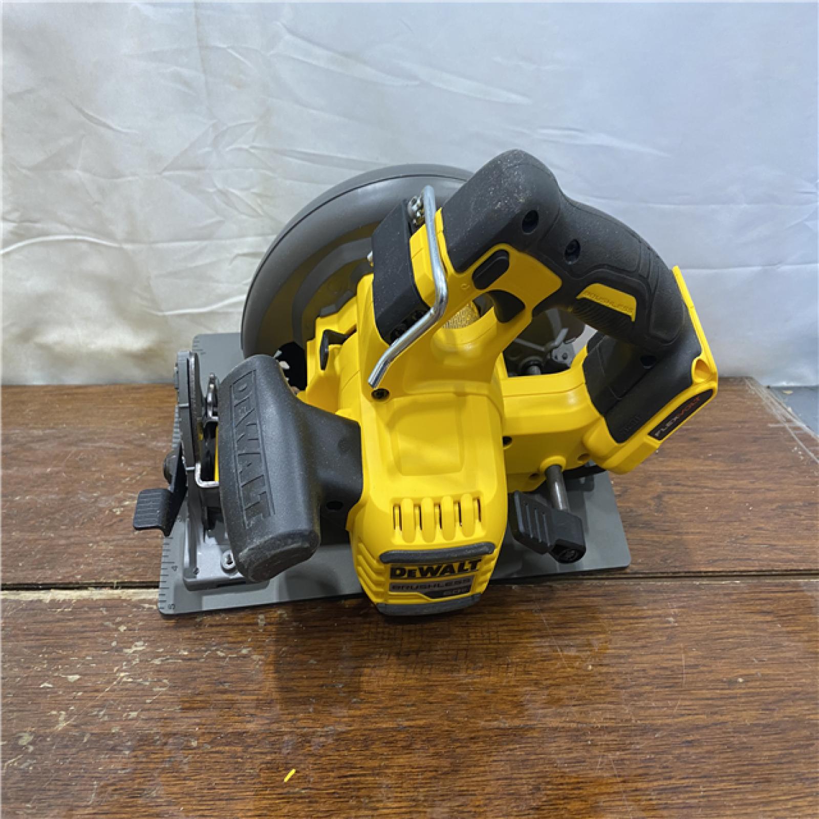 AS-IS DeWALT Flexvolt Max 7-1/4  60V Brushless Circular Saw DCS578B