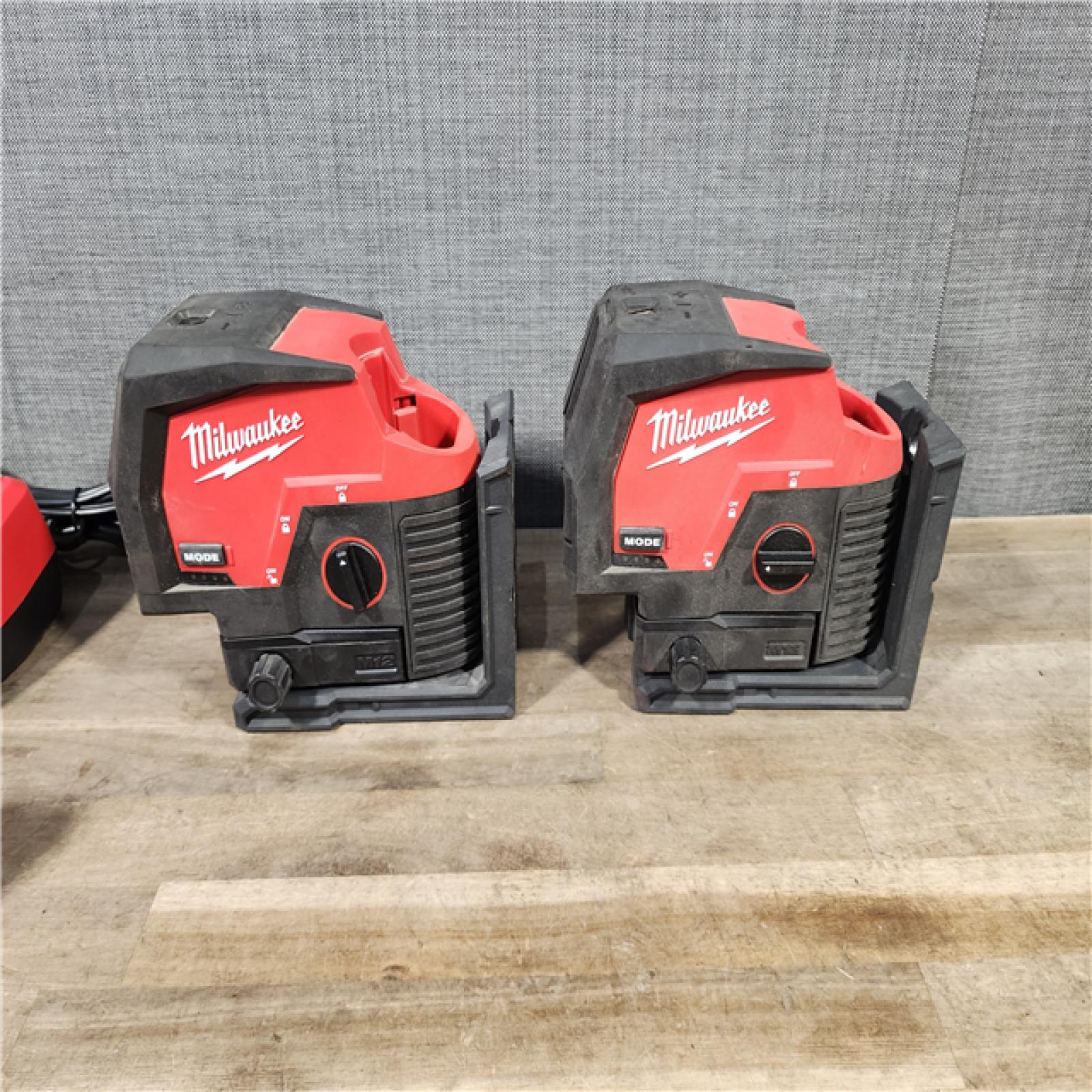 HOUSTON LOCATION - AS-IS MILWAUKEE 2 TOOL COMBO KIT W/ (2) BATTERY & CHARGER