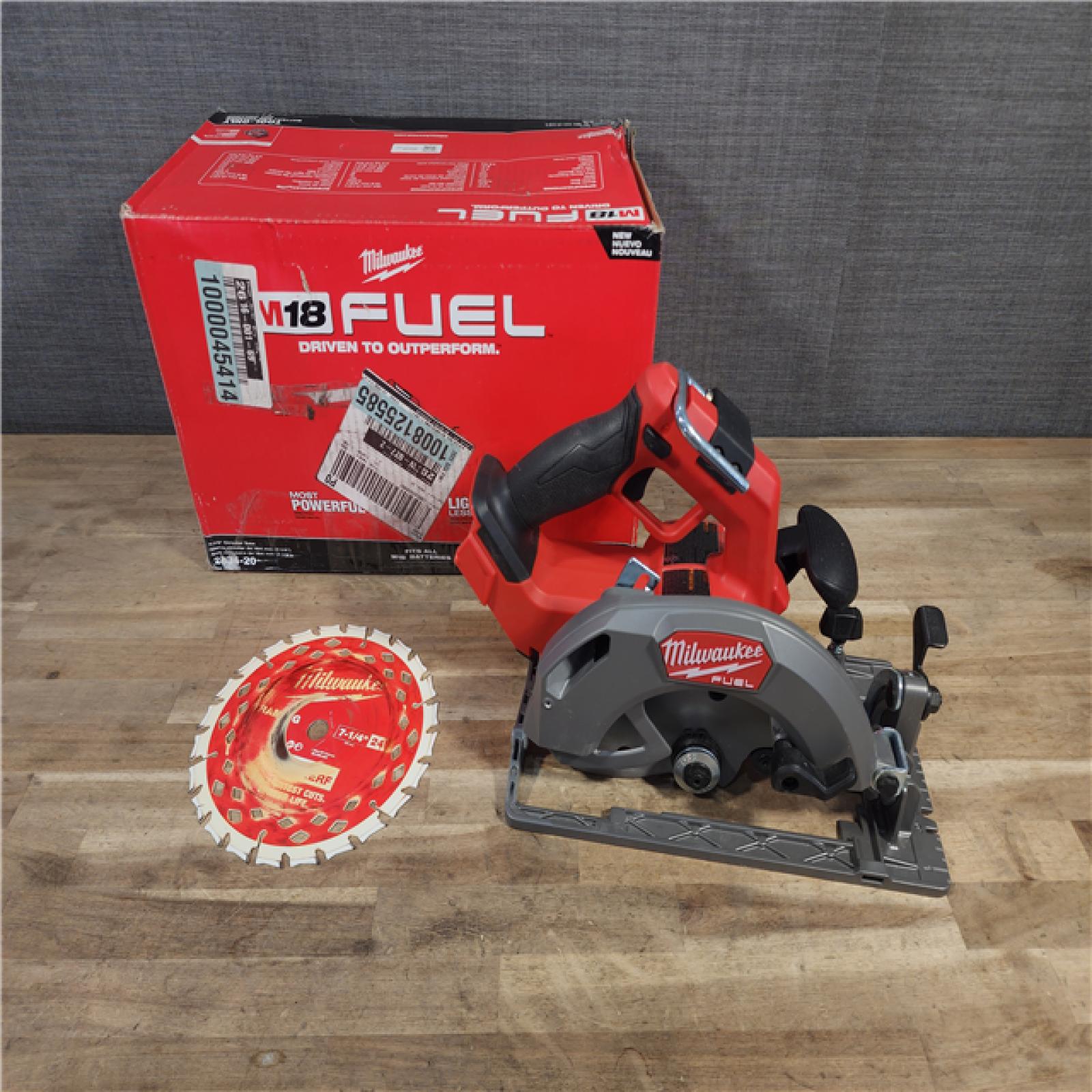 HOUSTON LOCATION - AS-IS Milwaukee M18 FUEL 7-1/4 Inch Circular Saw (Bare Tool)