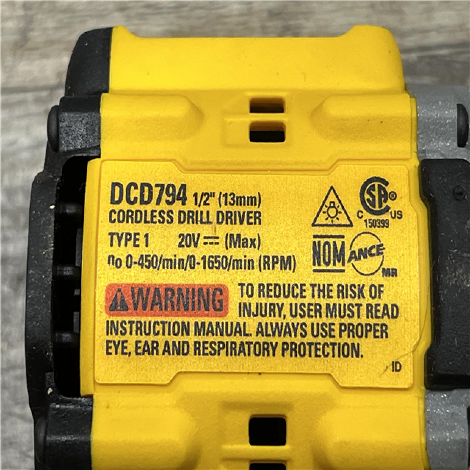 AS-IS DEWALT ATOMIC 20-Volt MAX Lithium-Ion Cordless Combo Kit