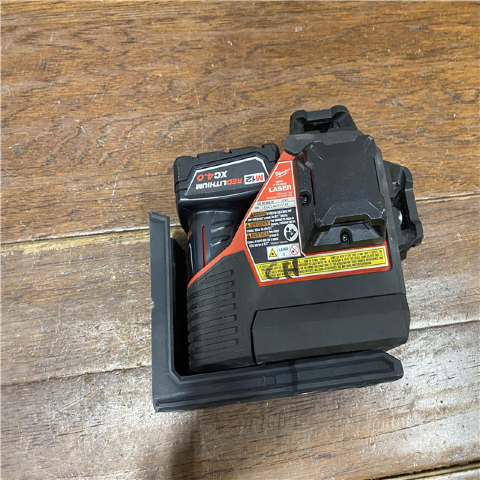 AS-IS Milwaukee-3632-21 M12 Green Beam Laser 360Â° 3-Plane Kit