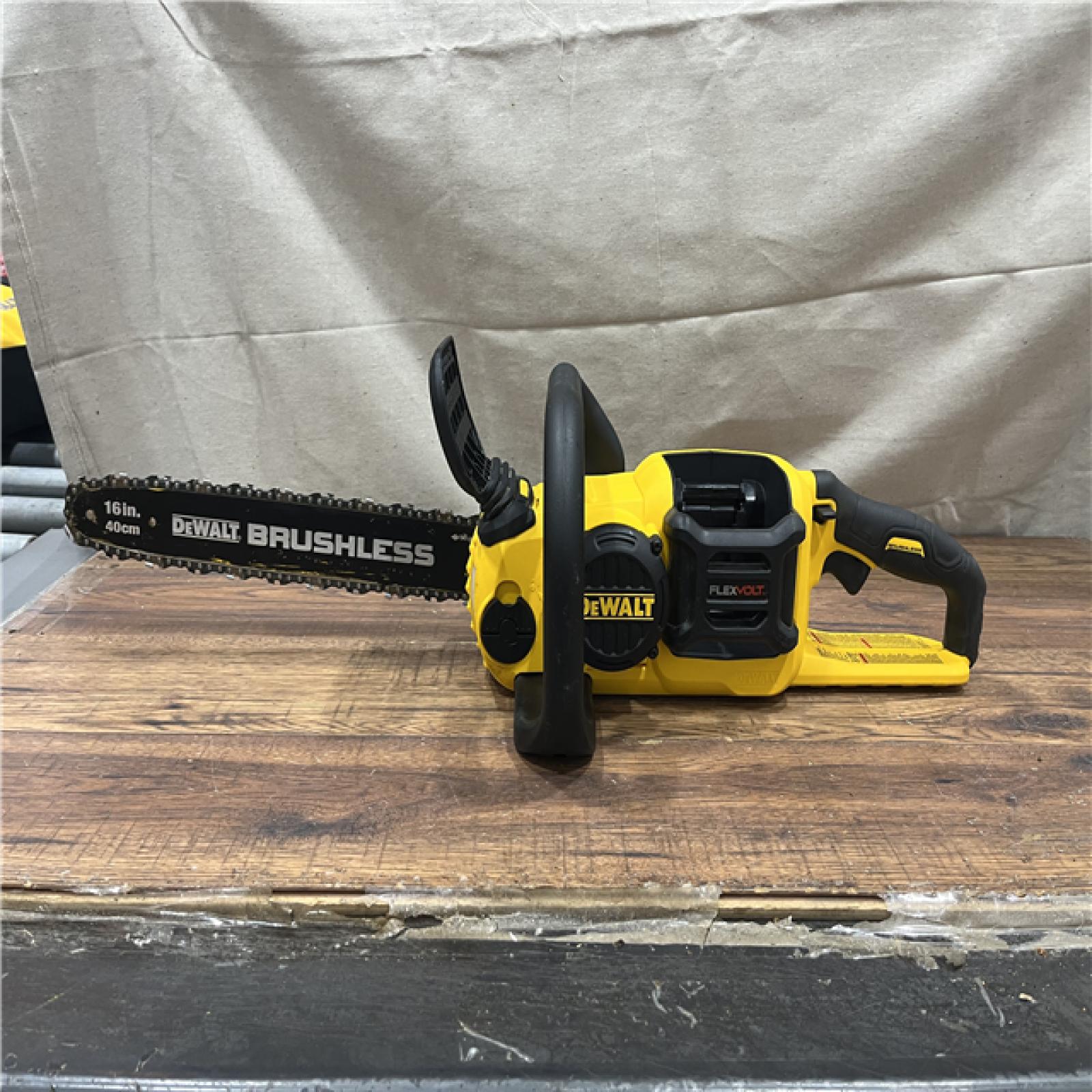 AS-IS DEWALT  FLEXVOLT 60V MAX 16in. Brushless Cordless Battery Powered Chainsaw Kit with (1) FLEXVOLT 2 Ah Battery & Charger