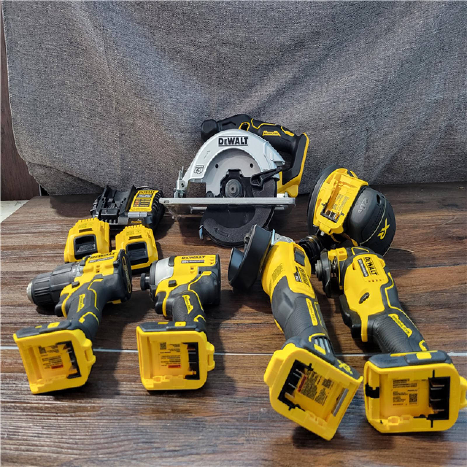 CALIFORNIA NEW DEWALT BRUSHLESS 6-TOOL COMBO KIT WITH TOUGHSYSTEM 2.0(BATTERIES AND CHARGER INCLUDED)