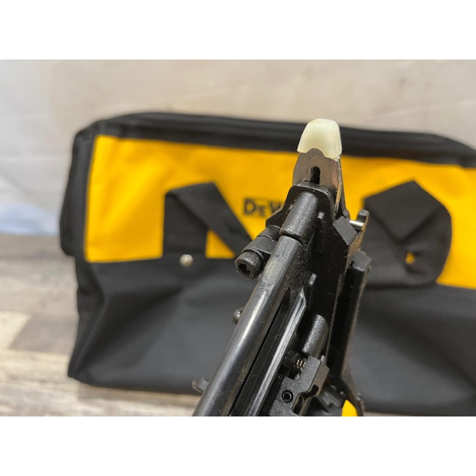 AS-IS DEWALT 20V MAX XR Lithium-Ion Cordless 2-1/2 in. 15-Gauge Finish Nailer Kit