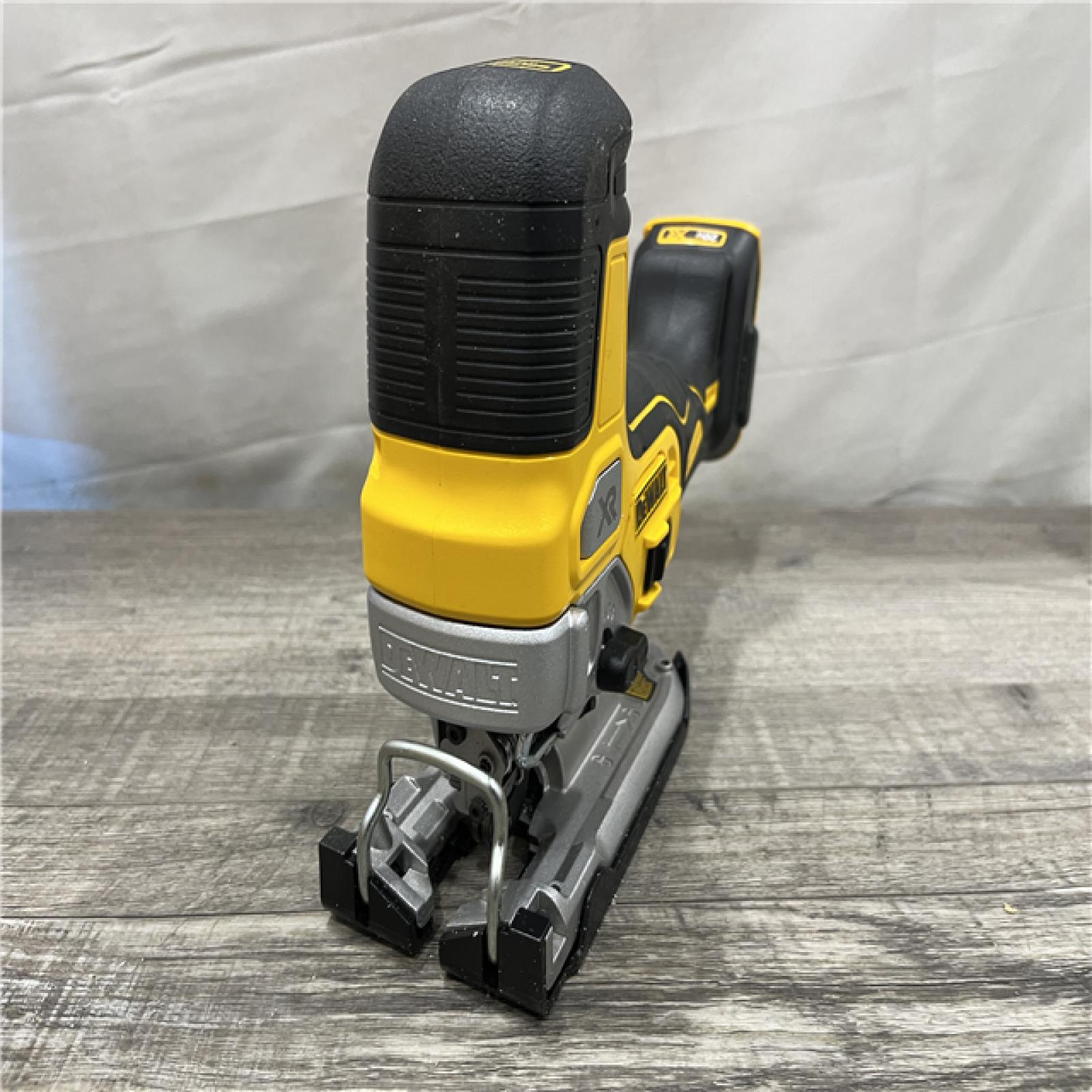 AS-IS DEWALT 20V MAX XR Cordless Barrel Grip Jigsaw (Tool Only)