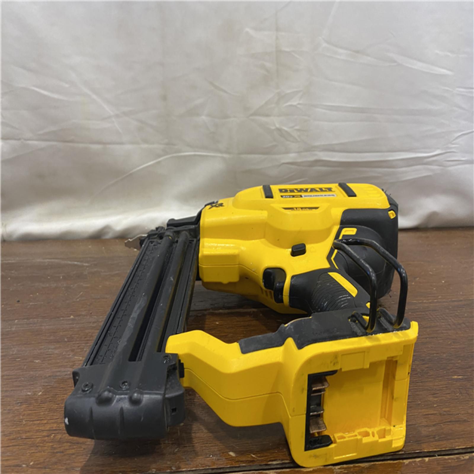AS-IS DEWALT 20V MAX XR 18 Gauge Brad Nailer Kit