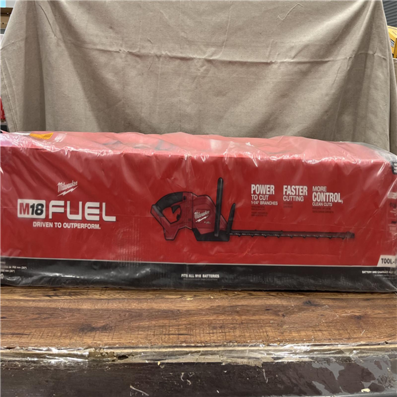 NEW MILWAUKEE M18 FUEL 18V 30 in. Brushless Cordless Battery Powered Hedge Trimmer (Tool-Only)