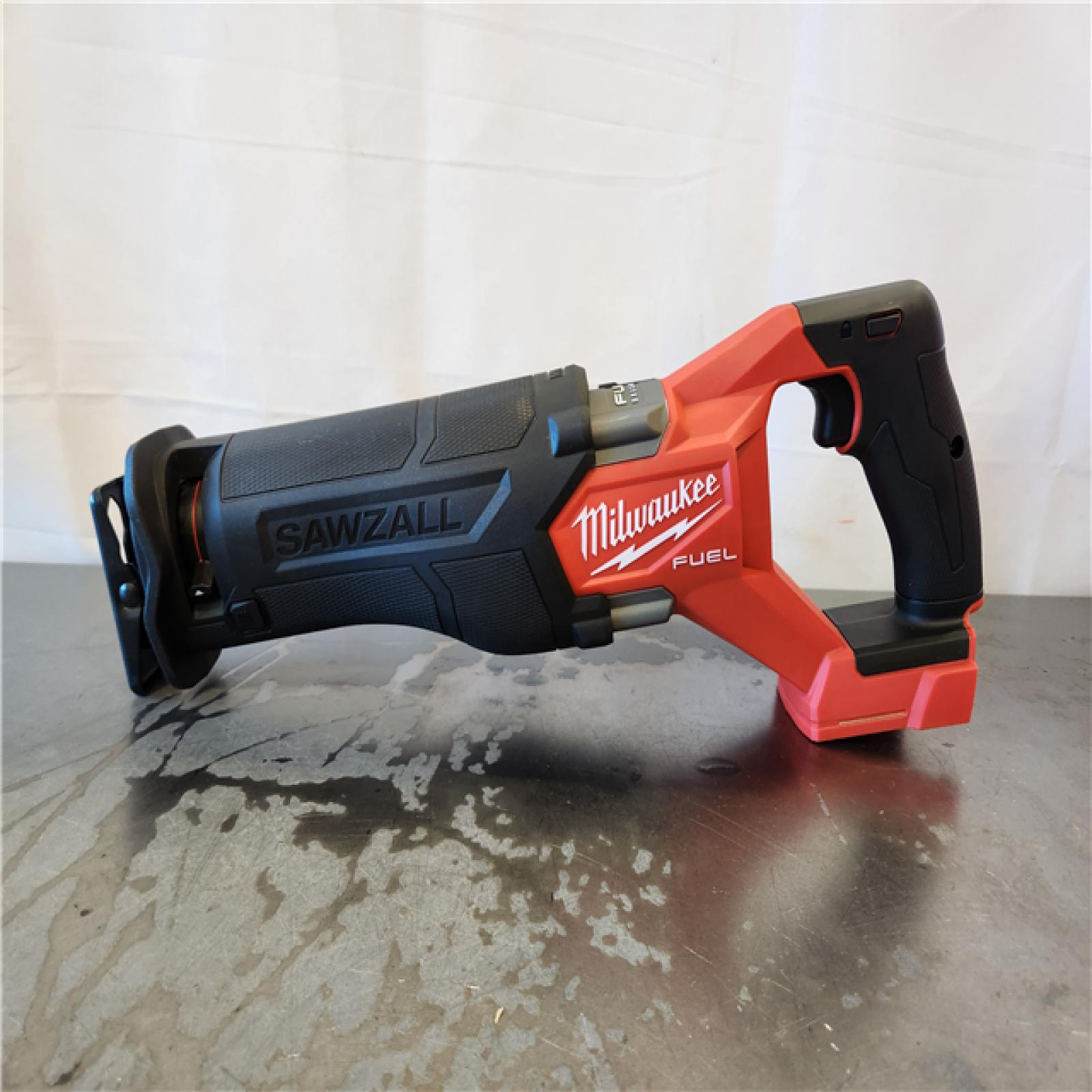 AS-IS- Milwaukee FUEL GEN-2 18V Lithium-Ion Brushless Cordless SAWZALL Reciprocating Saw (Tool-Only)