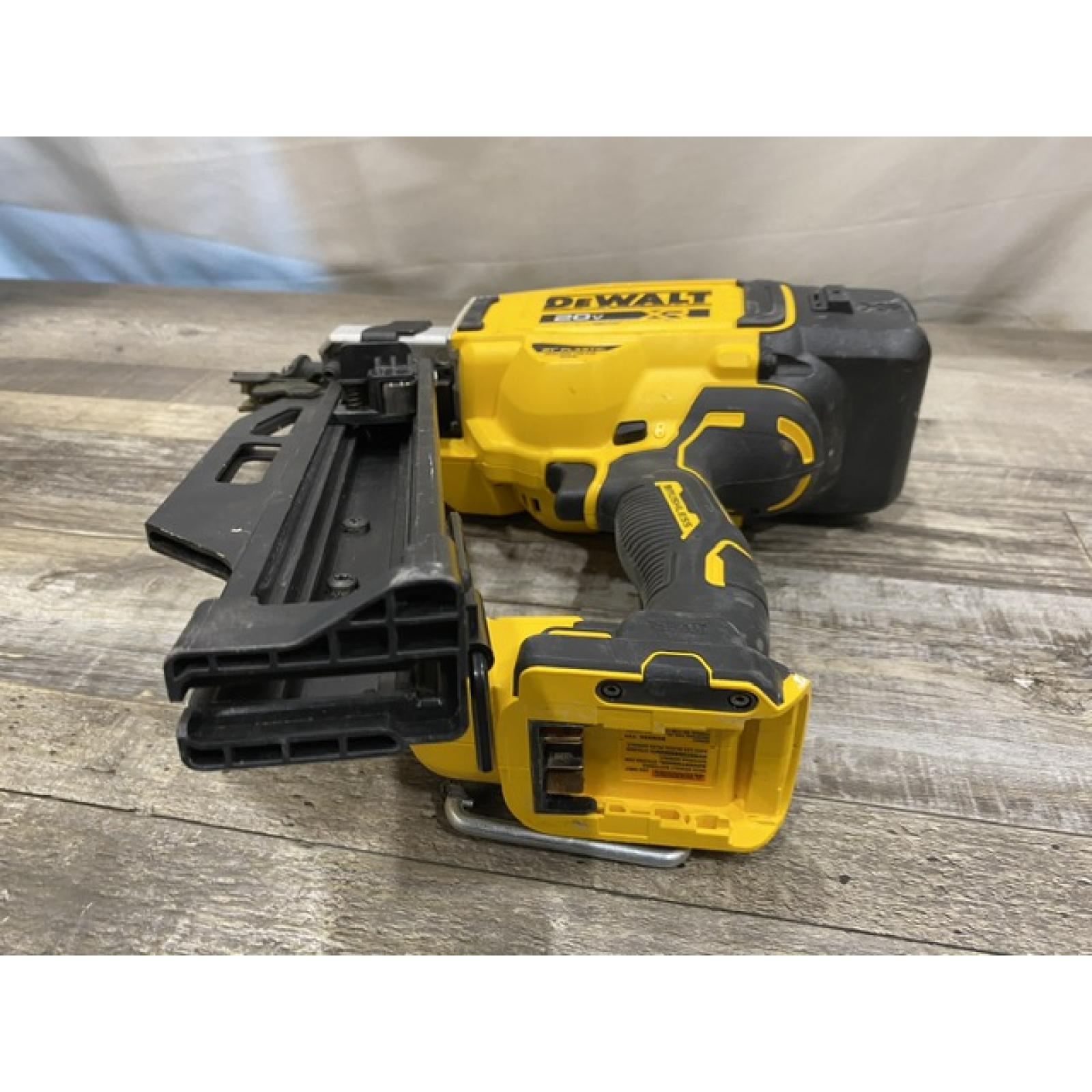 AS-IS DEWALT 20-Volt 21° Cordless Framing Nailer (Tool-Only)