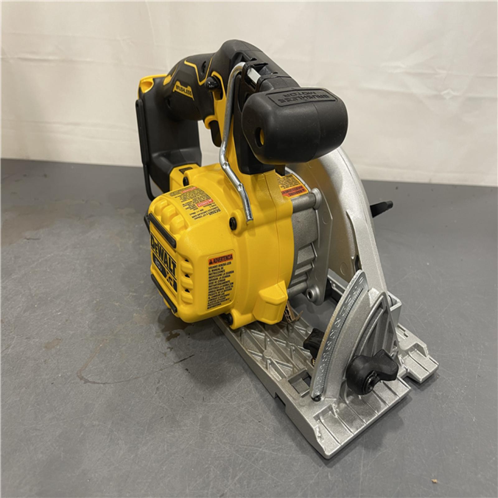 AS-IS - DeWALT 20V MAX Cordless Brushless 6-1/2 in. Sidewinder Style Circular Saw