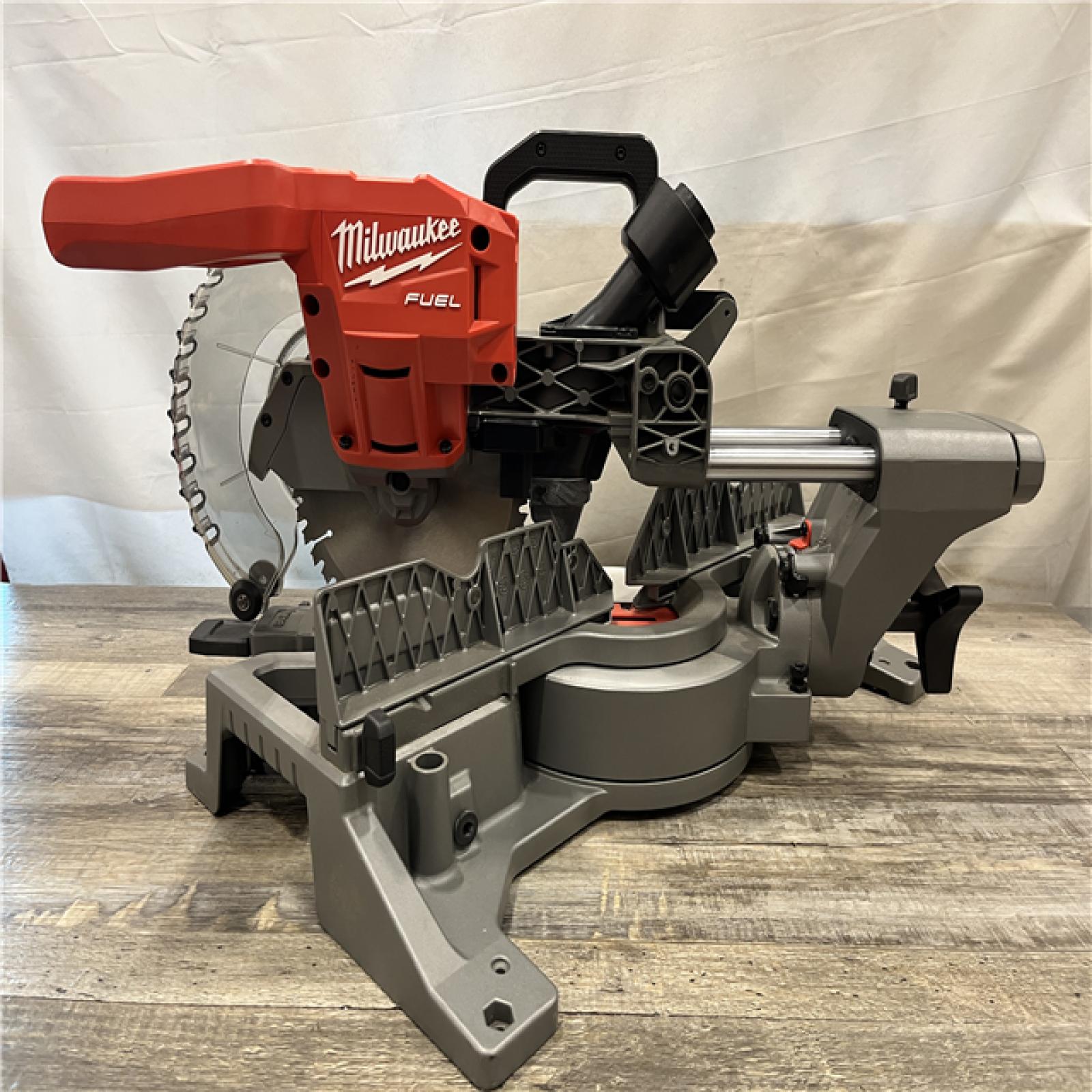 AS-IS Milwaukee 2733-20 M18 Fuel 7-1/4 Dual Bevel Sliding Compound Miter Saw  Tool Only