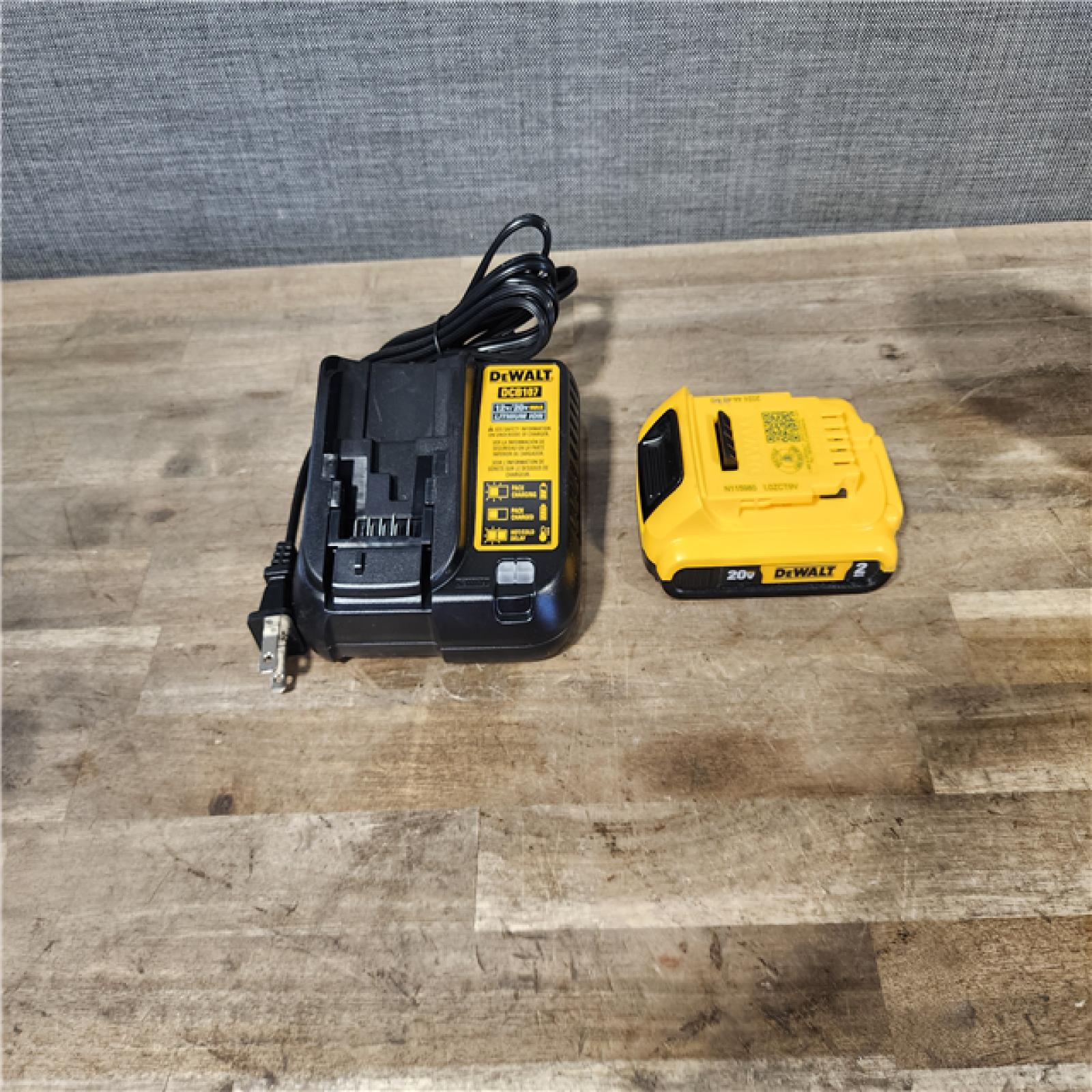 HOUSTON LOCATION - AS-IS DeWalt 20V MAX GRABO Lifter W/ BATTERY & CHARGER