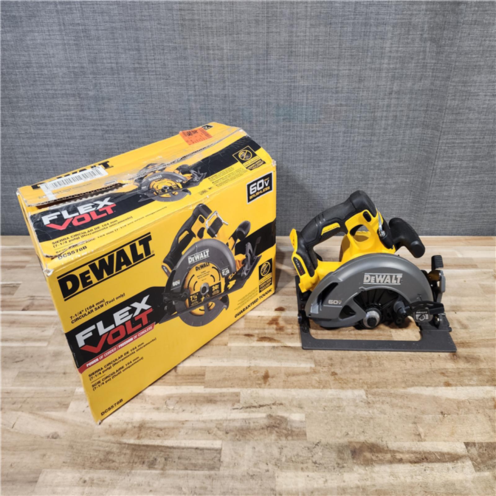 HOUSTON LOCATION - AS-IS DEWALT FLEXVOLT 60V MAX Cordless Brushless 7-1/4 in. Circular Saw with Brake (Tool Only)