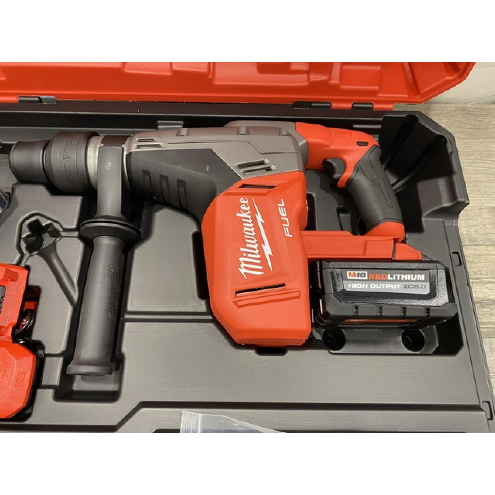 LIKE NEW - Milwaukee FUEL 18V Lithium-Ion Brushless Cordless 1-9/16 in. SDS-Max Rotary Hammer Kit