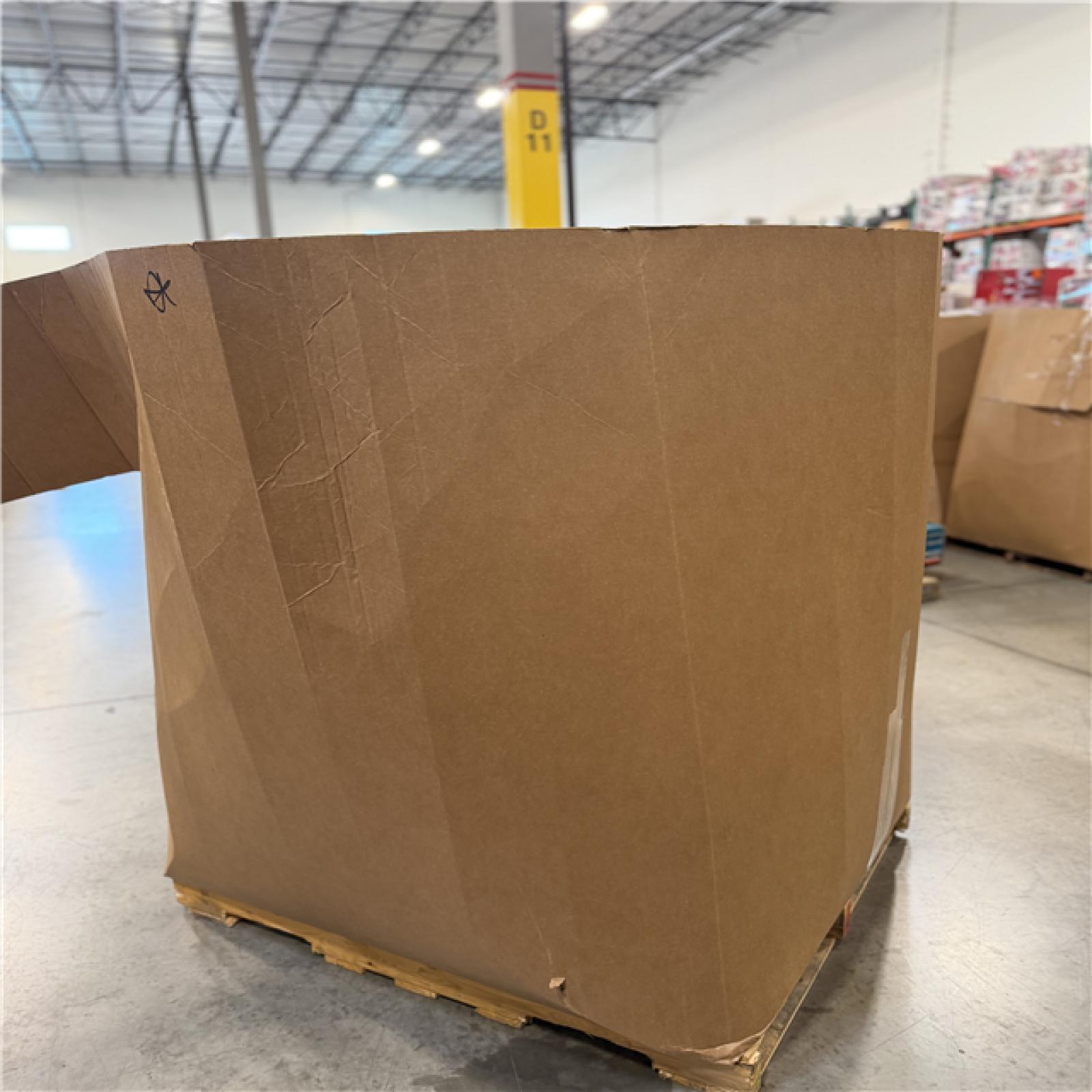 DALLAS LOCATION - BULLSEYE MIXED CLOTHING PALLET-(1 300 UNITS)