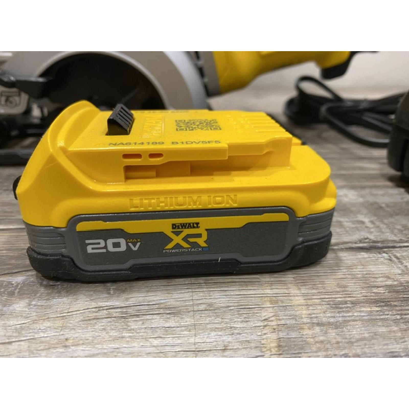 AS-IS DEWALT Atomic 20-Volt Maximum Lithium-Ion Cordless Brushless 4-1/2 in. Circular Saw Kit