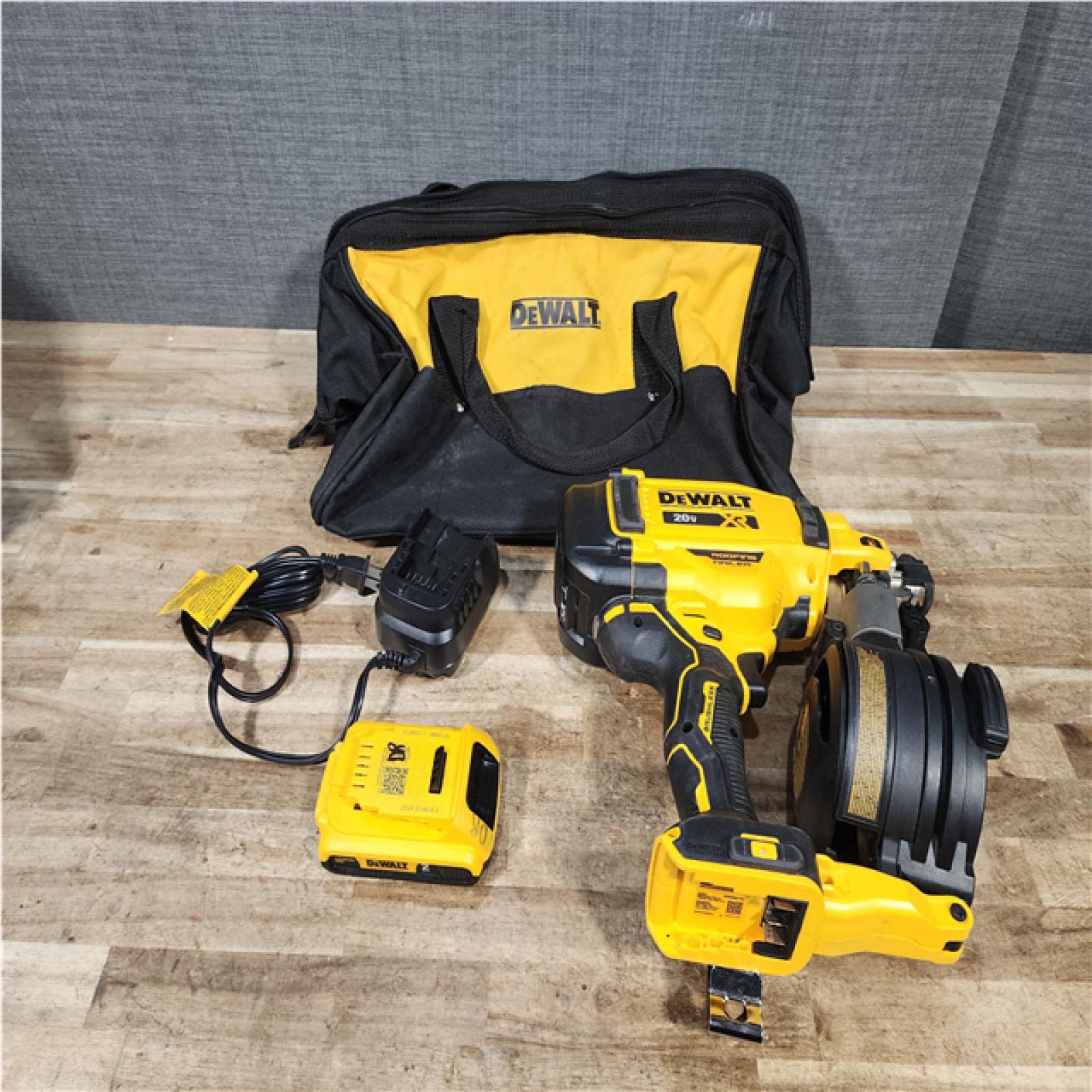 Houston Location AS-IS DEWALT 20V MAX Lithium-Ion 15-Degree Electric Cordless Roofing Nailer Kit