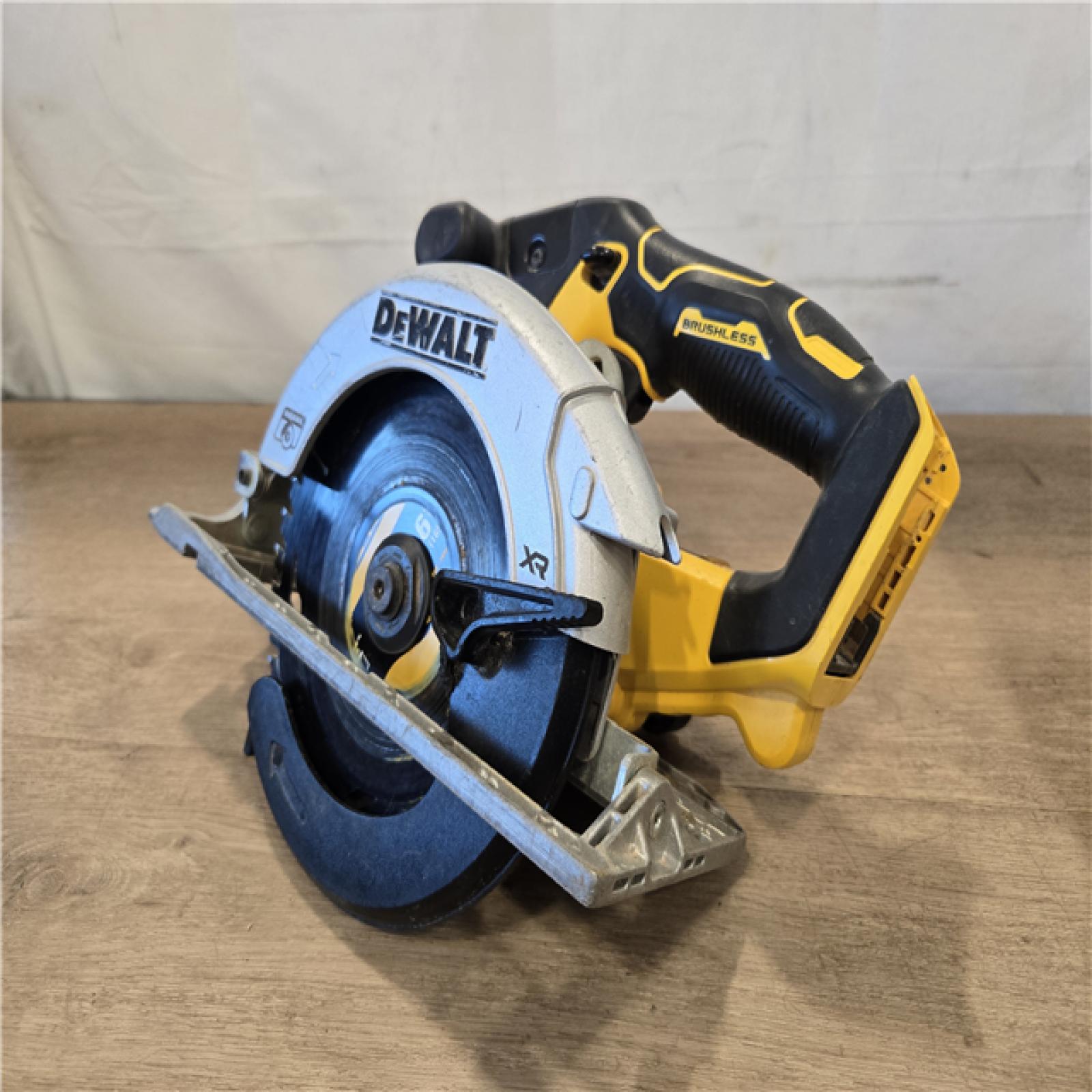 AS-IS DEWALT 20V MAX Cordless 6-1/2 in. Sidewinder Style Circular Saw (Tool Only)