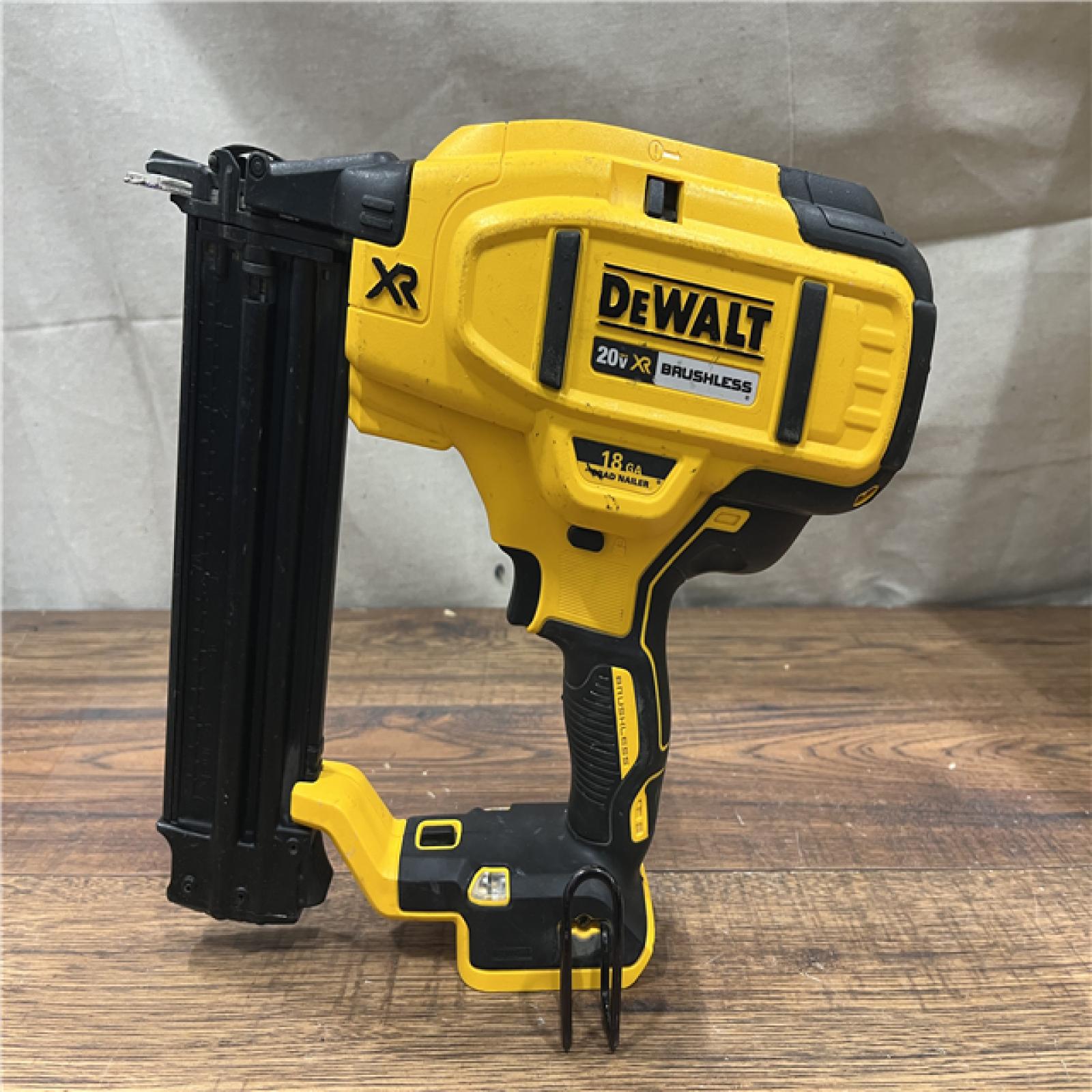 AS-IS DEWALT 20V MAX XR 18 Gauge Brad Nailer Kit