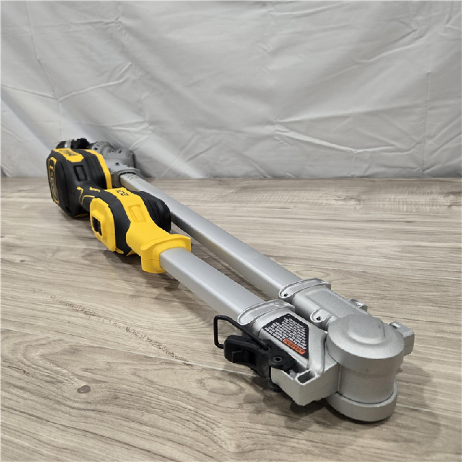LIKE NEW! - DEWALT 20V MAX Cordless Foldable String Trimmer (Tool Only)