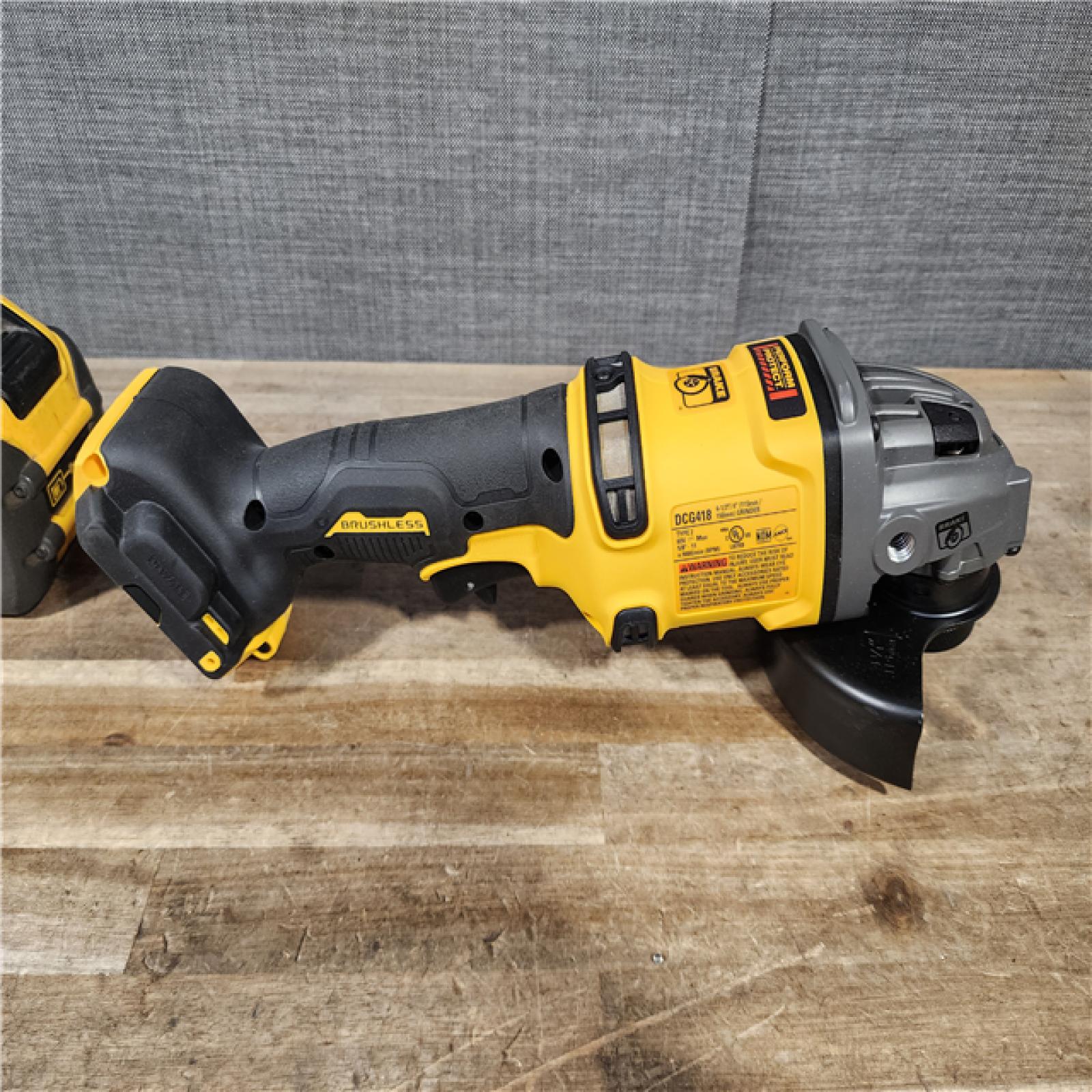 HOUSTON LOCATION - AS-IS DeWalt FLEXVOLT 60V Cordless 4-1/2 to 6 in. Grinder Kit (Battery & Charger)