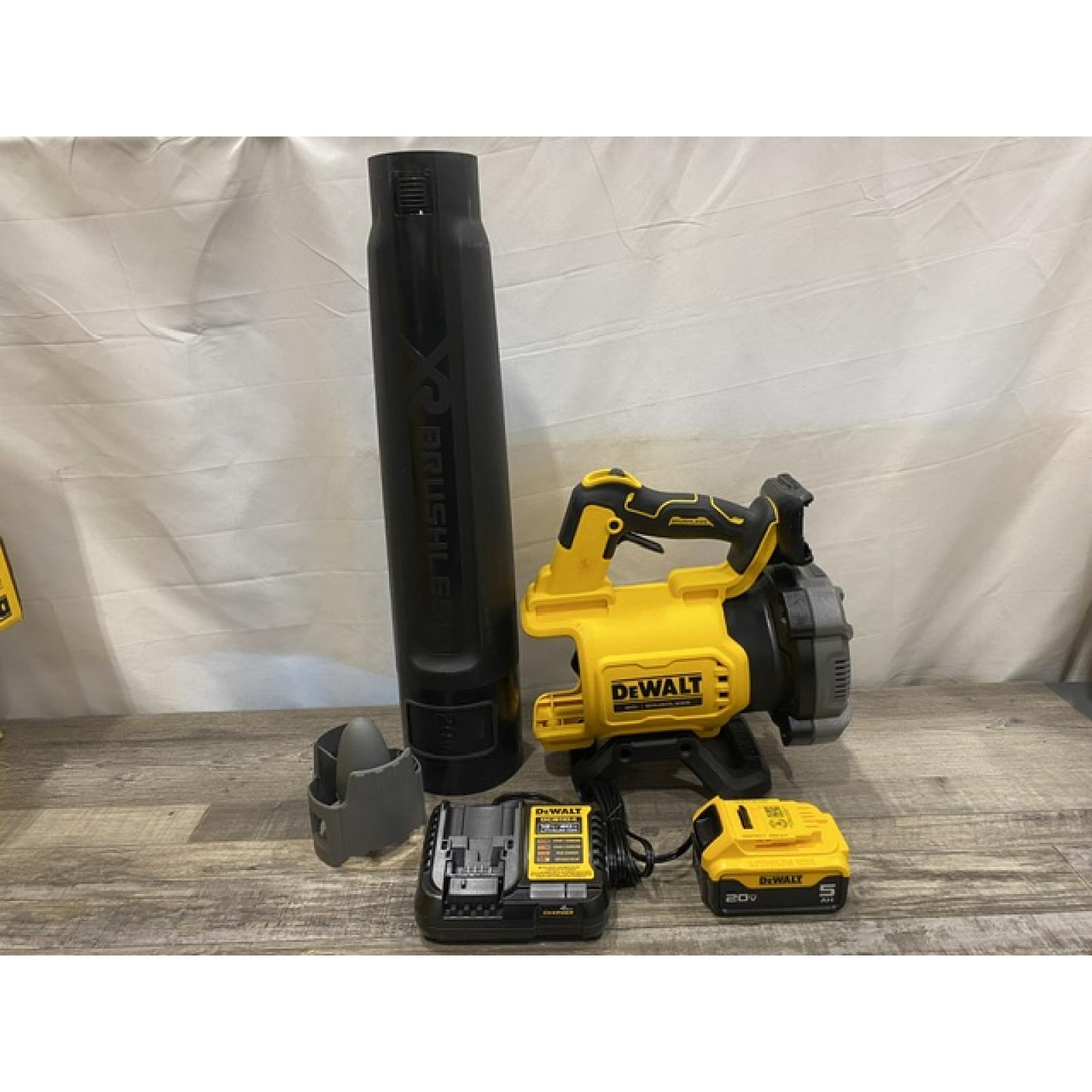 AS-IS DEWALT 20V MAX* XR Brushless Cordless Handheld Blower Kit