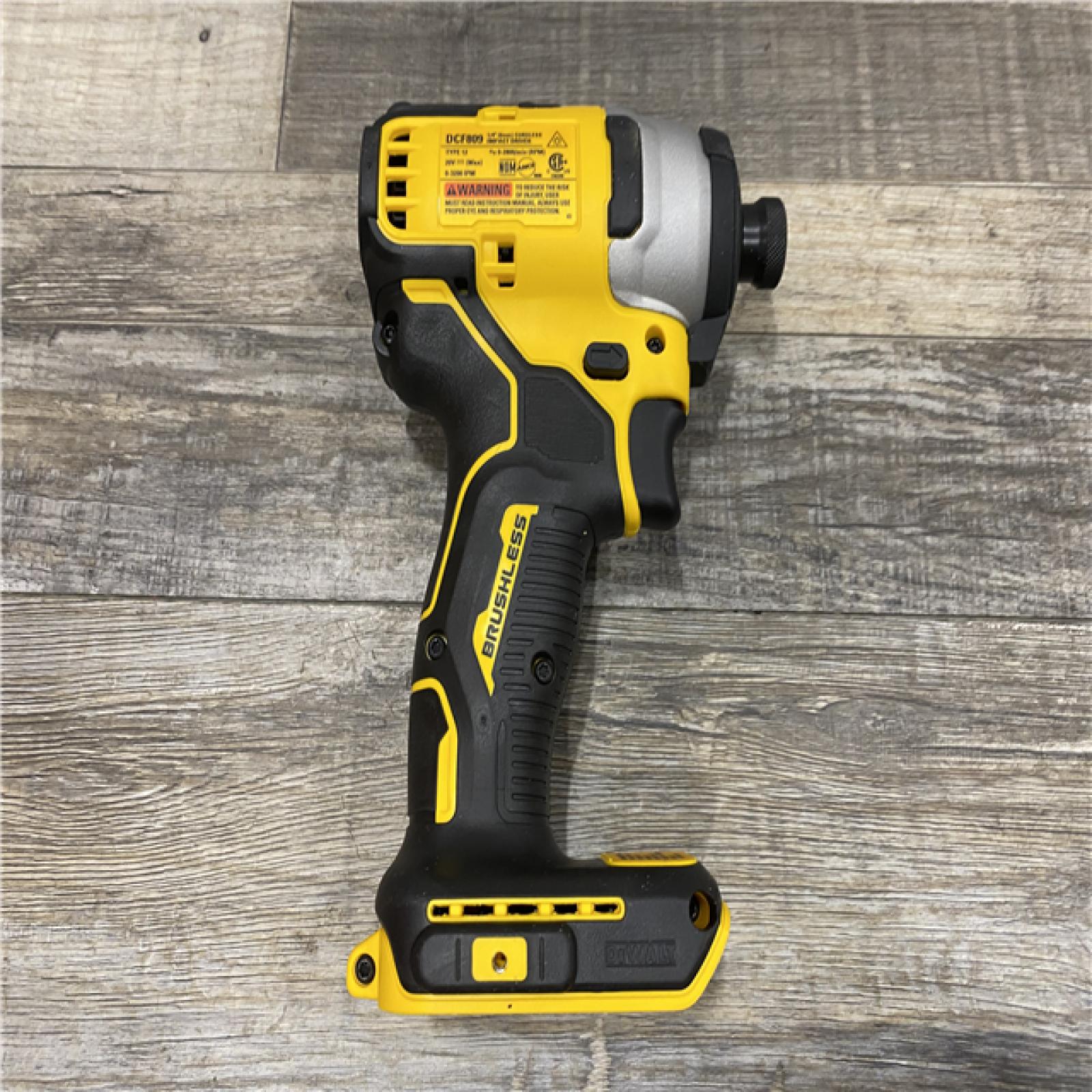 LIKE NEW - DEWALT Atomic 20V Max Lithium-Ion Brushless Cordless Compact 1/4 in. Impact Driver Kit