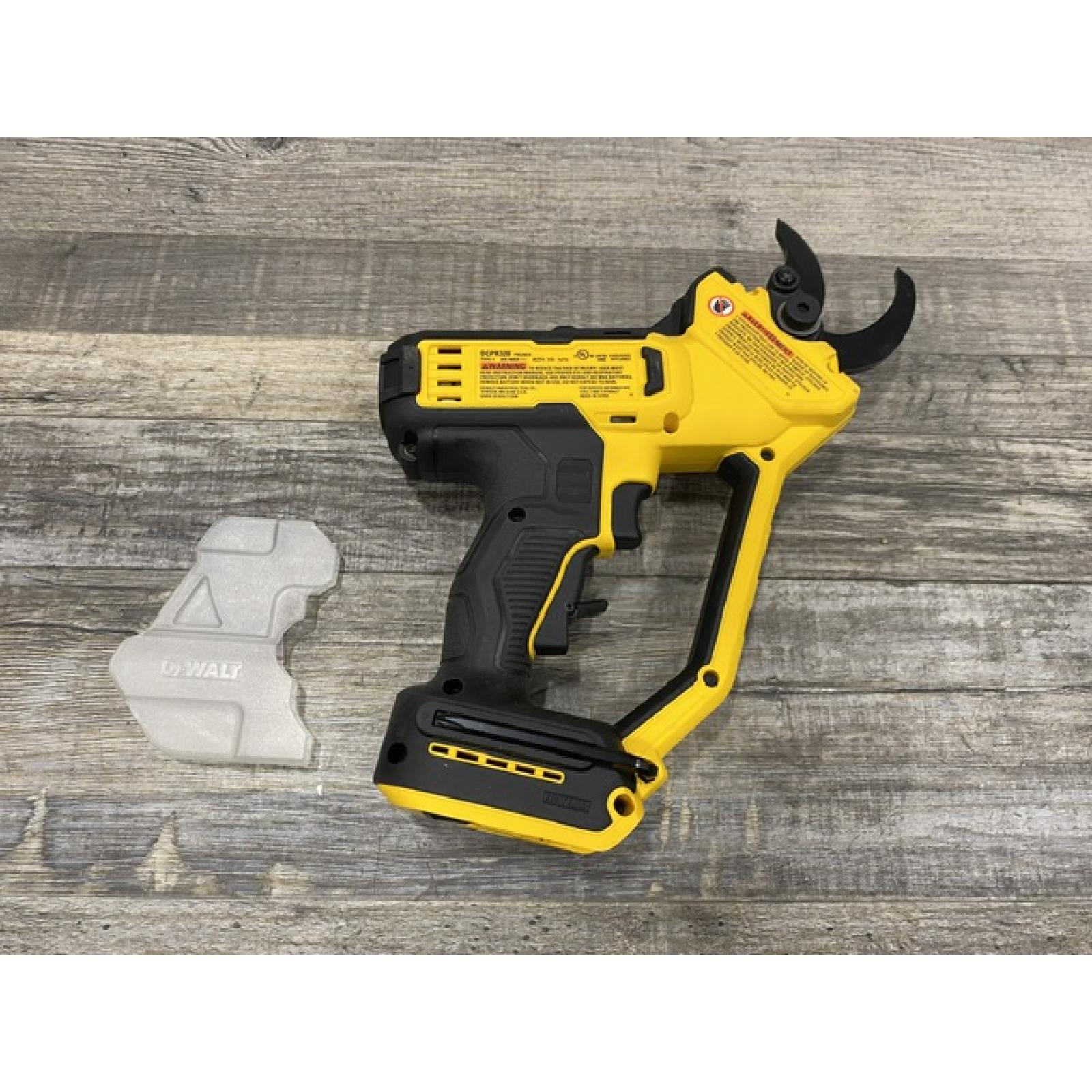 LIKE NEW - DEWALT 20V MAX Cordless Battery Powered Pruner Kit