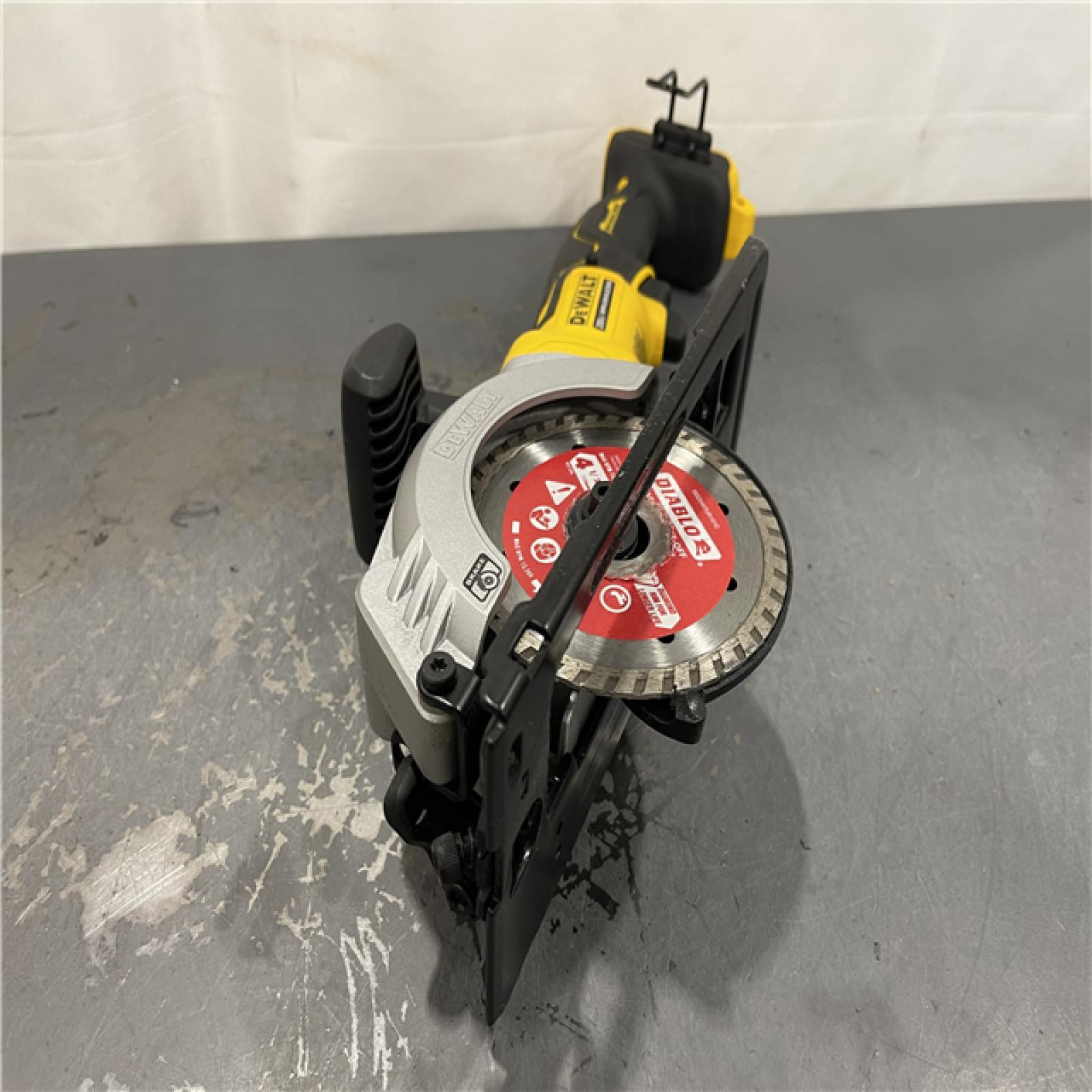 AS-IS - DEWALT ATOMIC 20V MAX Cordless Brushless 4-1/2 in. Circular Saw