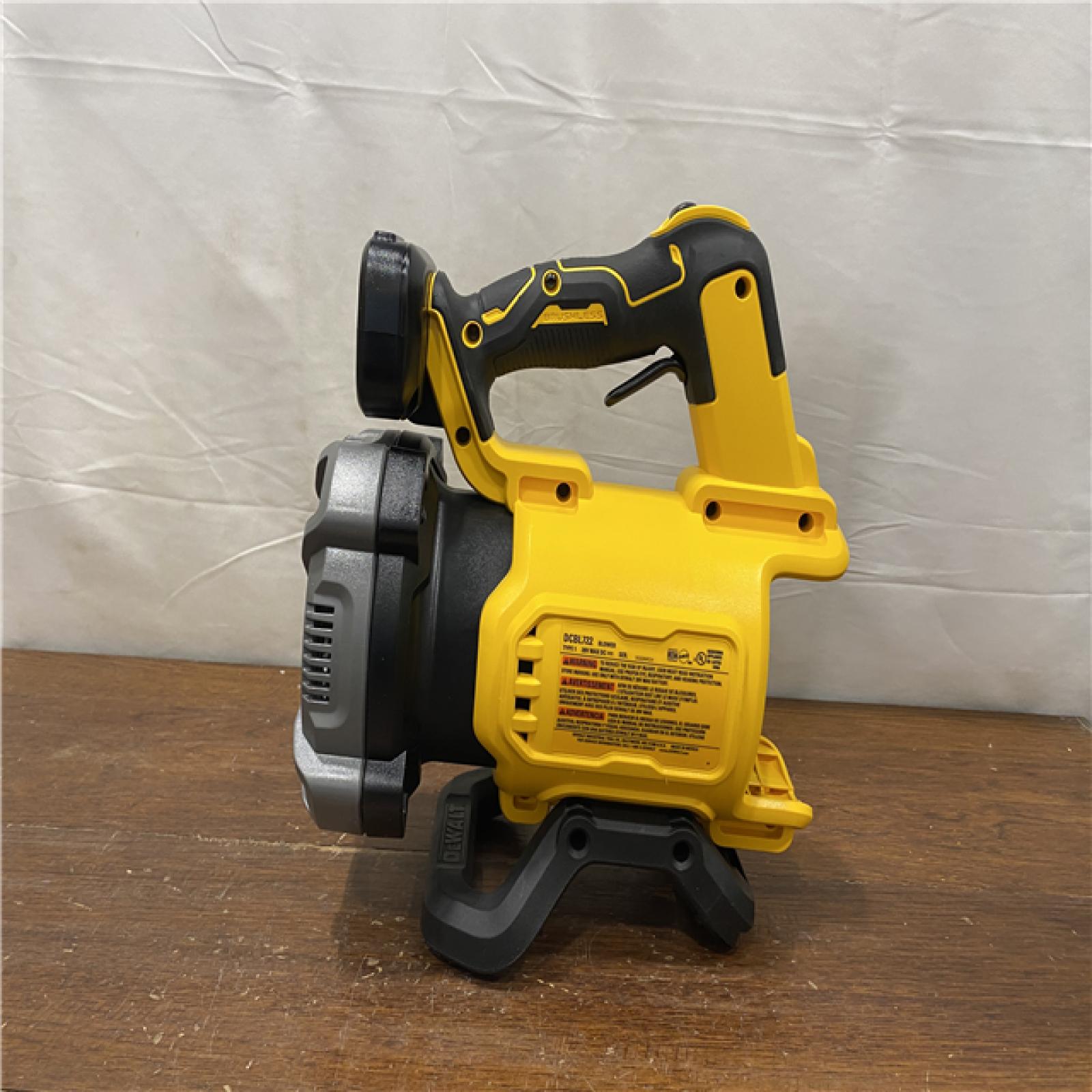 AS-IS DEWALT 20V MAX* XR Brushless Cordless Handheld Blower Kit