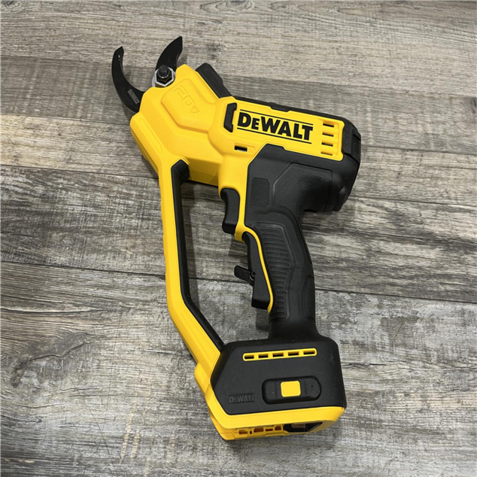 AS-IS DEWALT 20V MAX Cordless Battery Powered Pruner Kit