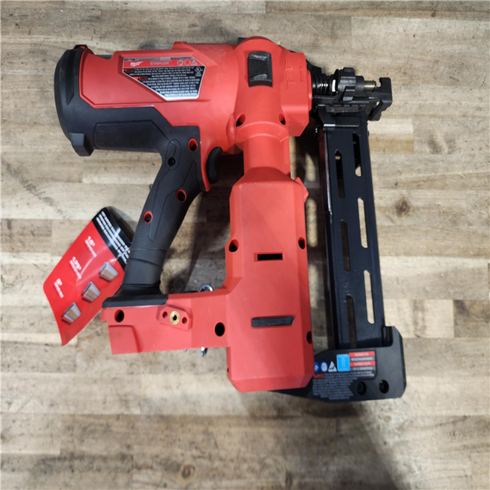 HOUSTON LOCATION - AS-IS (APPEARS LIKE NEW) Milwaukee  FUEL 18-Volt Lithium-Ion Brushless Cordless Utility Fencing Stapler (Tool-Only)