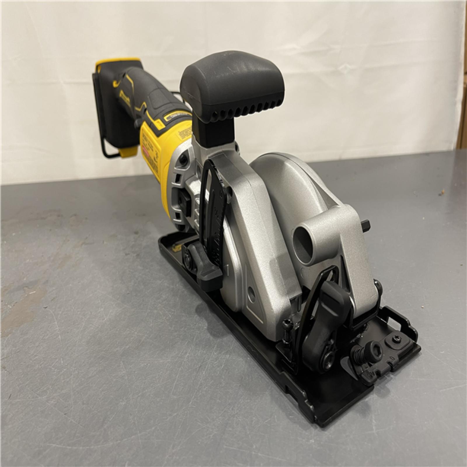 AS-IS - DEWALT ATOMIC 20V MAX Cordless Brushless 4-1/2 in. Circular Saw