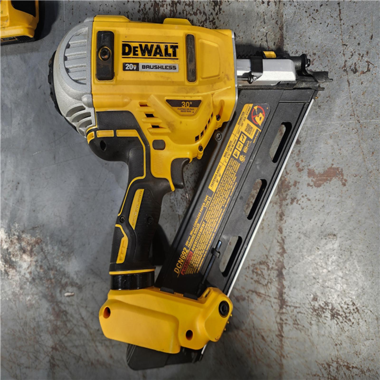 HOUSTON LOCATION - AS-IS DEWALT Cordless Brushless 2-Speed 30 Degree Framing Nailer W/ (2) BATTERY & CHARGER
