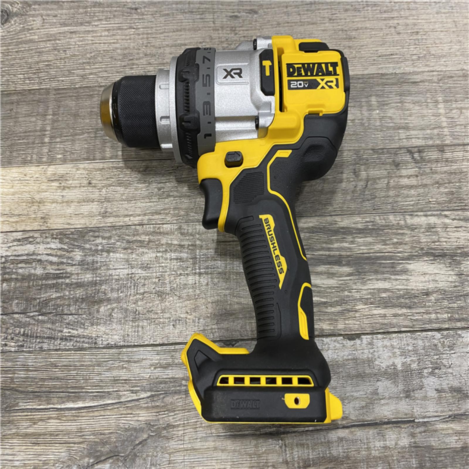 AS-IS DEWALT Atomic 20V Max Lithium-Ion Brushless Cordless Compact 1/4 in. Impact Driver Kit