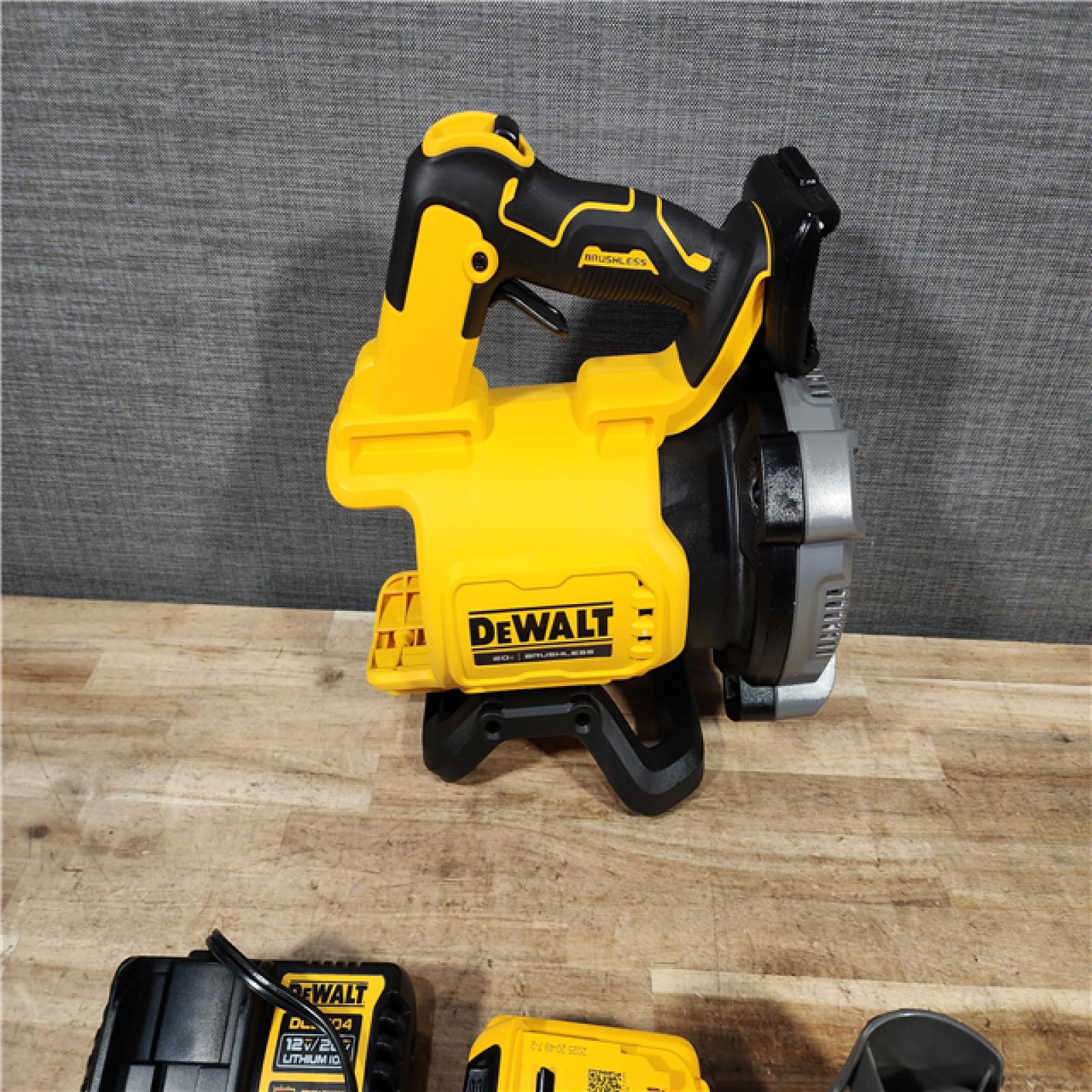 HOUSTON LOCATION - AS - IS DEWALT 20V MAX* XR Brushless Cordless Handheld Blower Kit