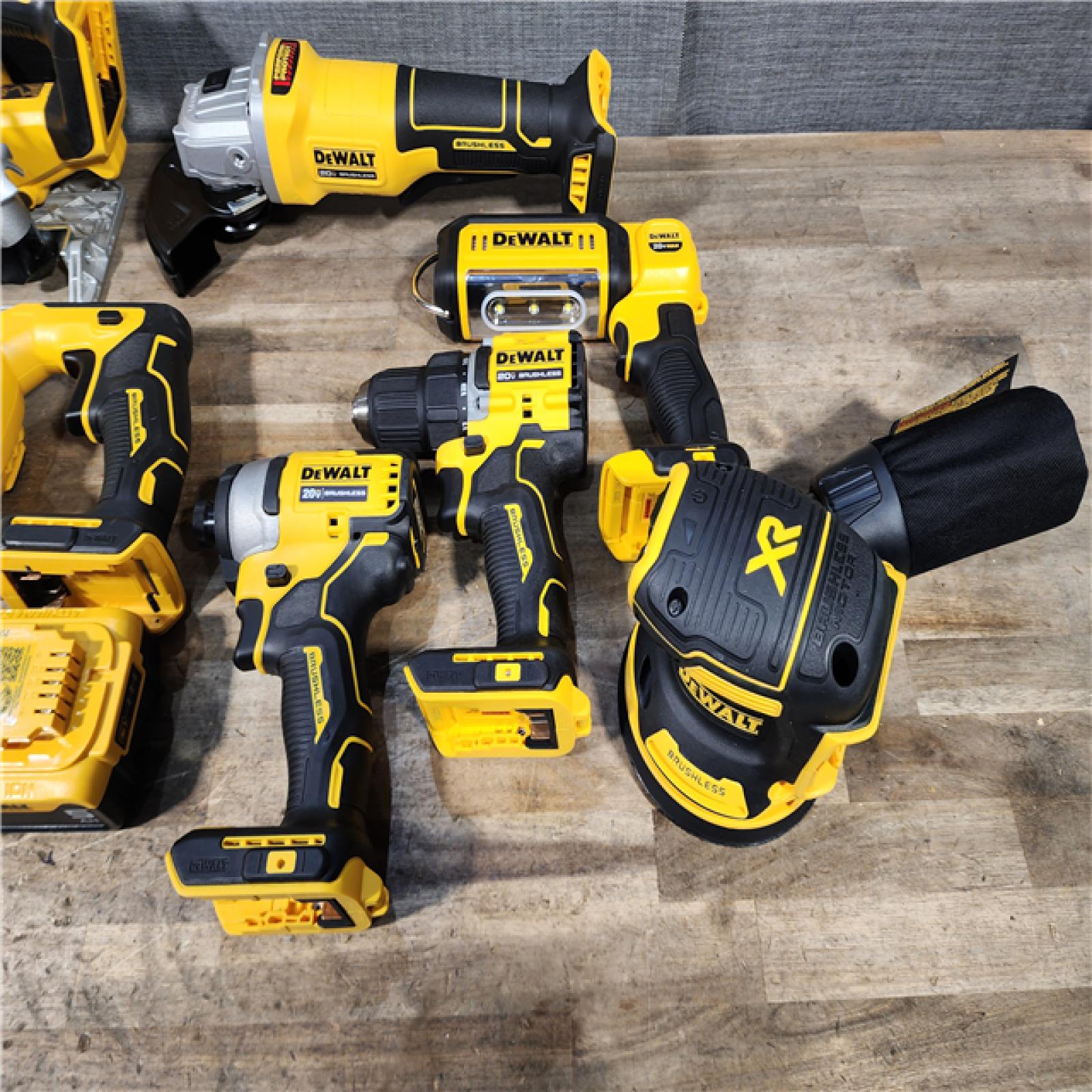 HOUSTON LOCATION - AS-IS DEWALT 7 TOOL COMBO KIT W/ (2) BATTERY & CHARGER