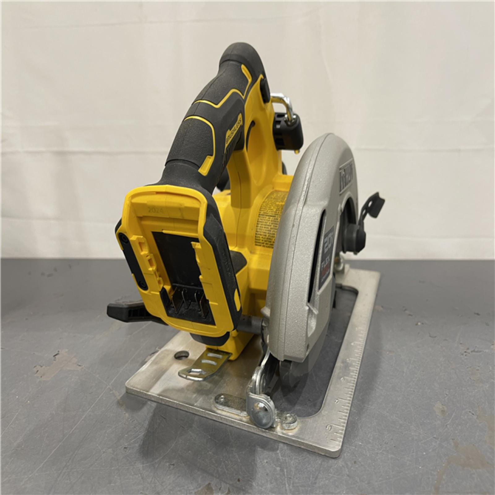 AS-IS - DEWALT 20-Volt MAX 7-1/4 in. Cordless Circular Saw