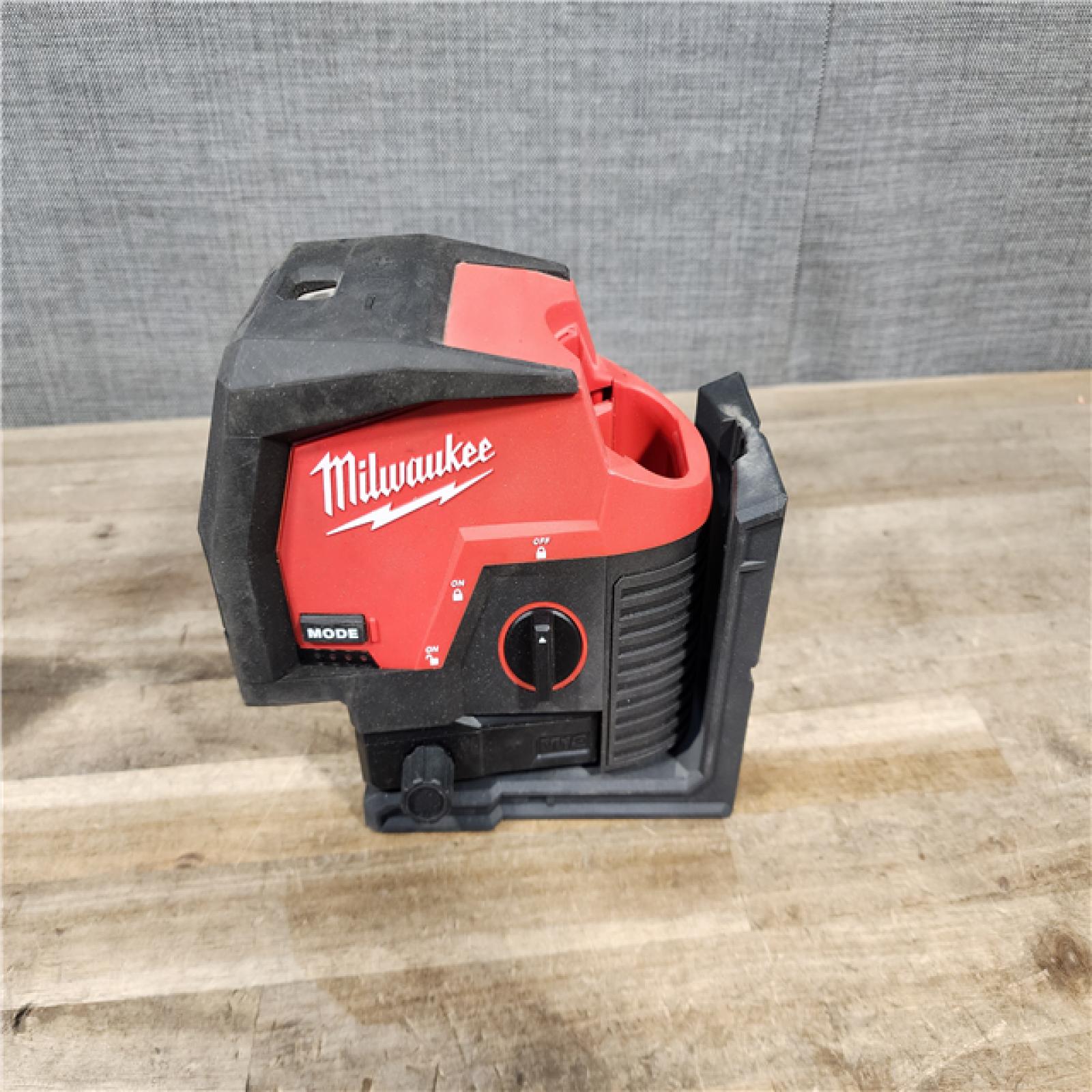 HOUSTON LOCATION - AS-IS Milwaukee 12-Volt Lithium-Ion Cordless Green 125 ft. Cross Line and Plumb Points Laser Level W/ BATTERY & CHARGER
